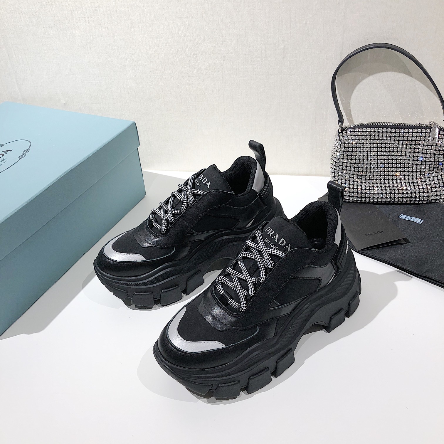 Prada Low Top sneaker 55 - vstockx