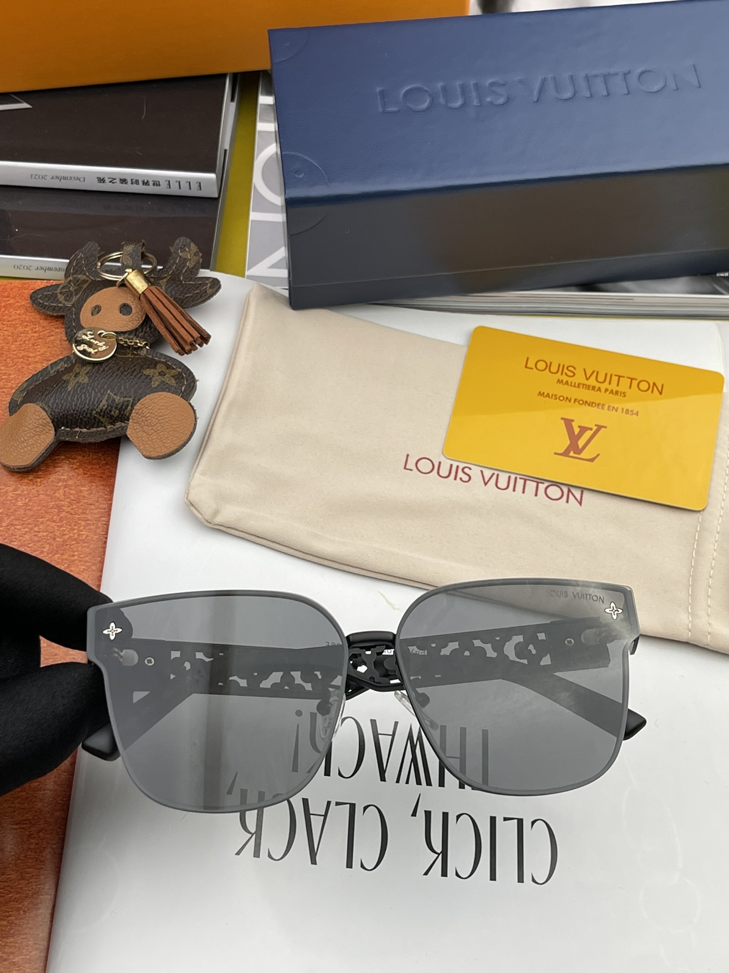 Sunglasses Louis Vuitton L8190 - vstockx