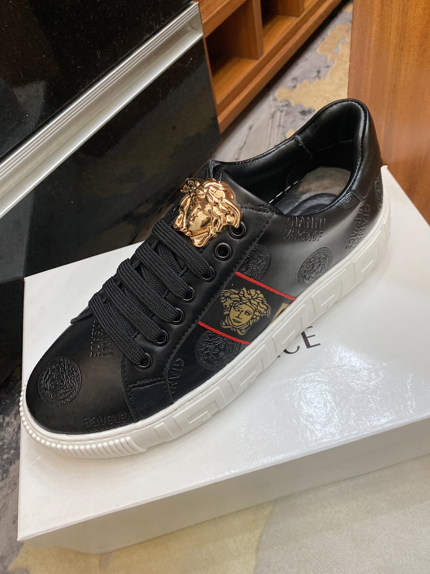 Versace Greca Sneaker 6 - vstockx