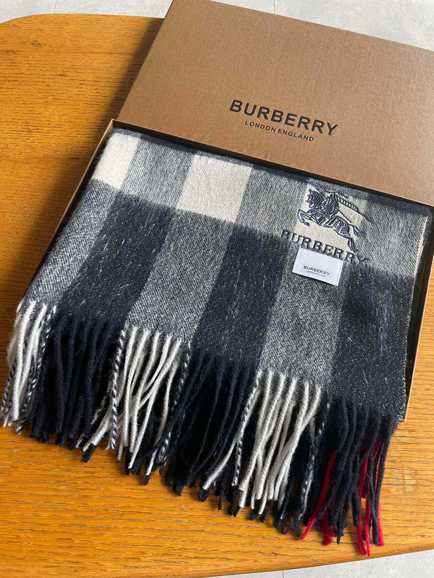 Streetwear Scarf Burberry 329084 size:70*200cm - vstockx