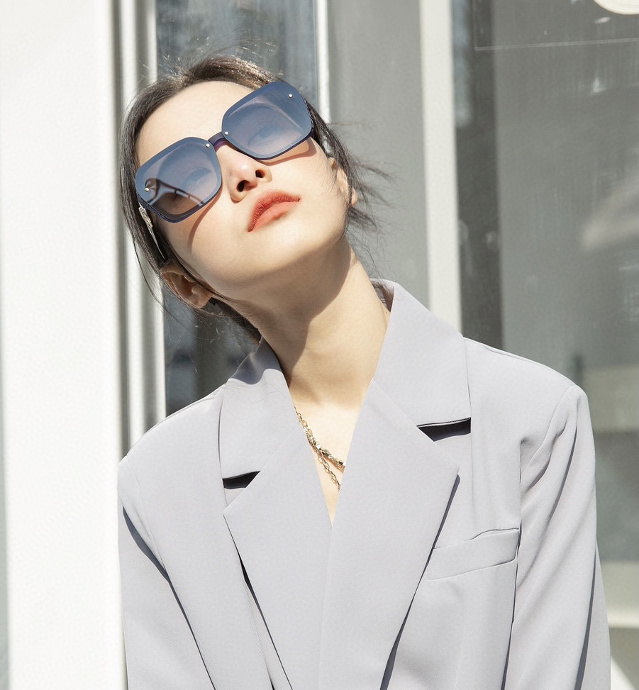 Sunglasses Gucci G7207 - vstockx