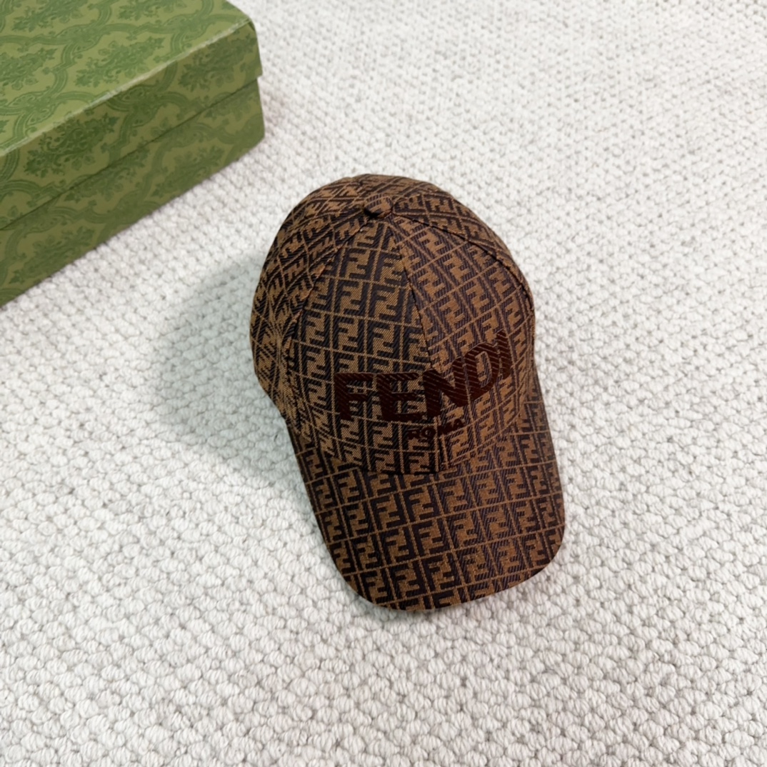 Streetwear Hat Fendi 329351 - vstockx