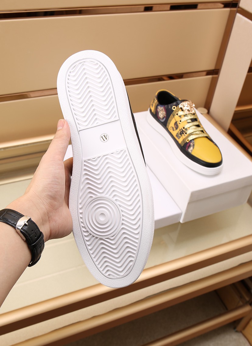 Versace Greca Sneaker 25 - vstockx