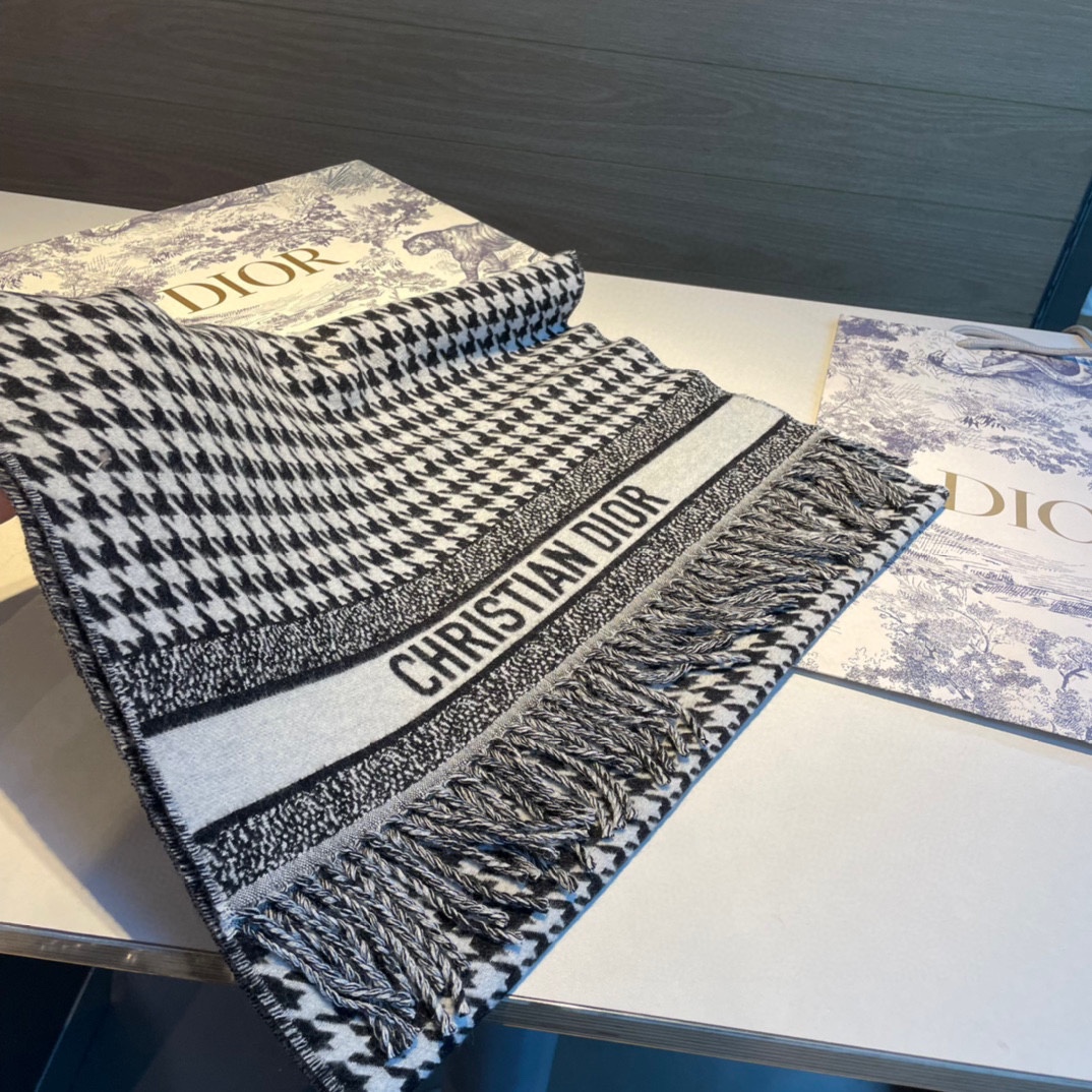 Streetwear Scarf Dior 329019 SIZE:50*200cm - vstockx