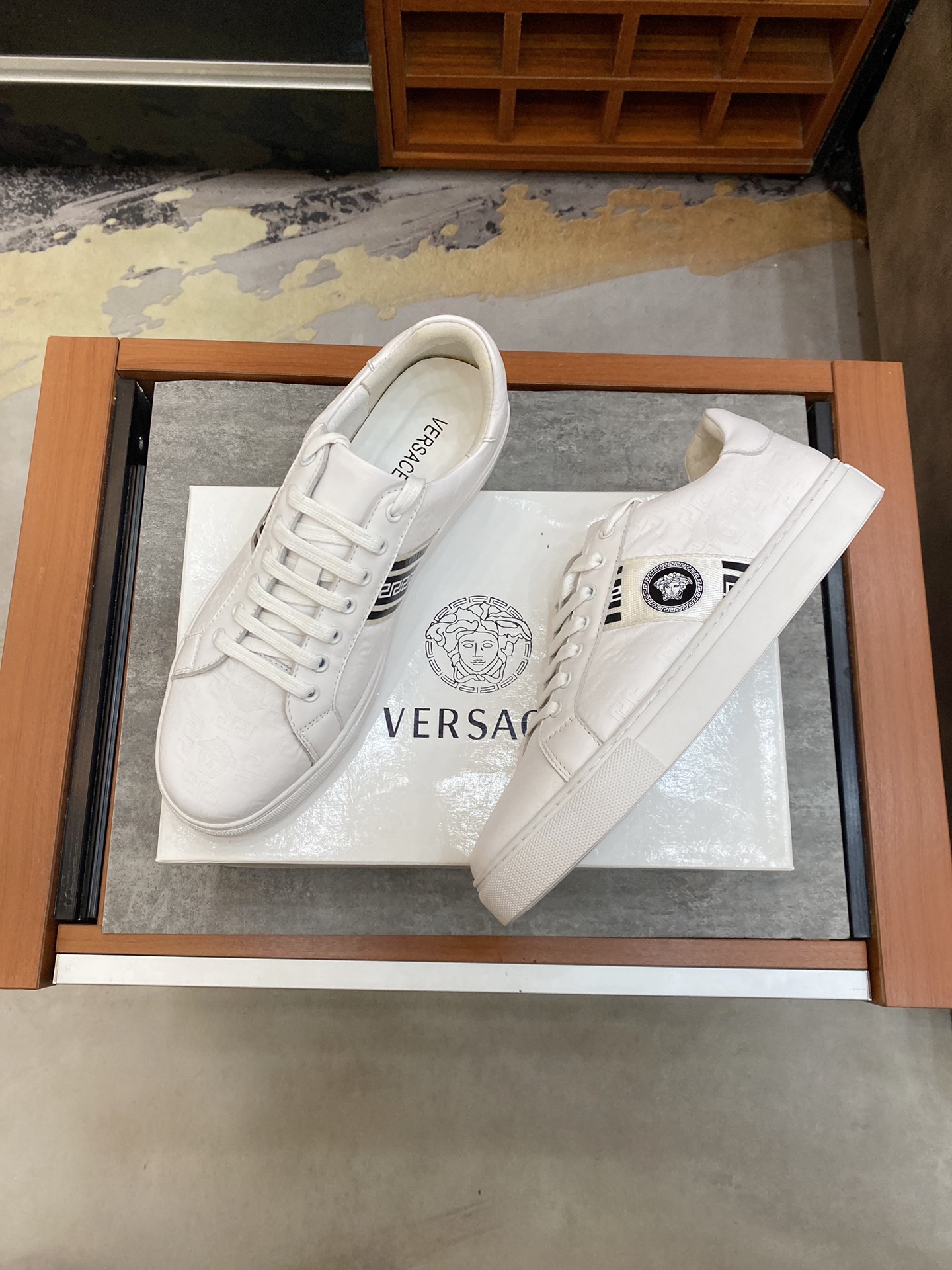 Versace Greca Sneaker 3 - vstockx