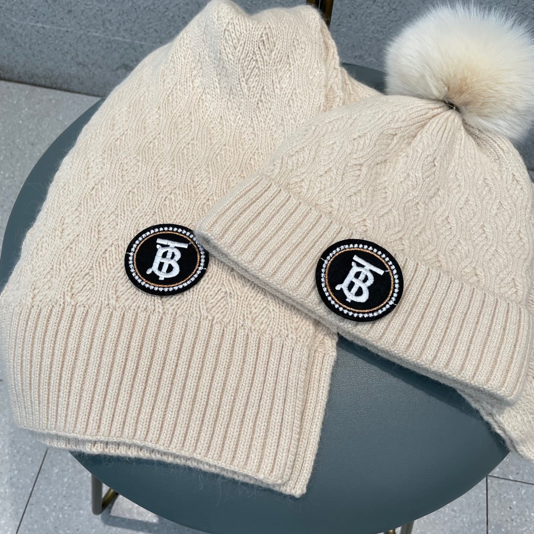 Hat & Scarf Burberry 2 - vstockx