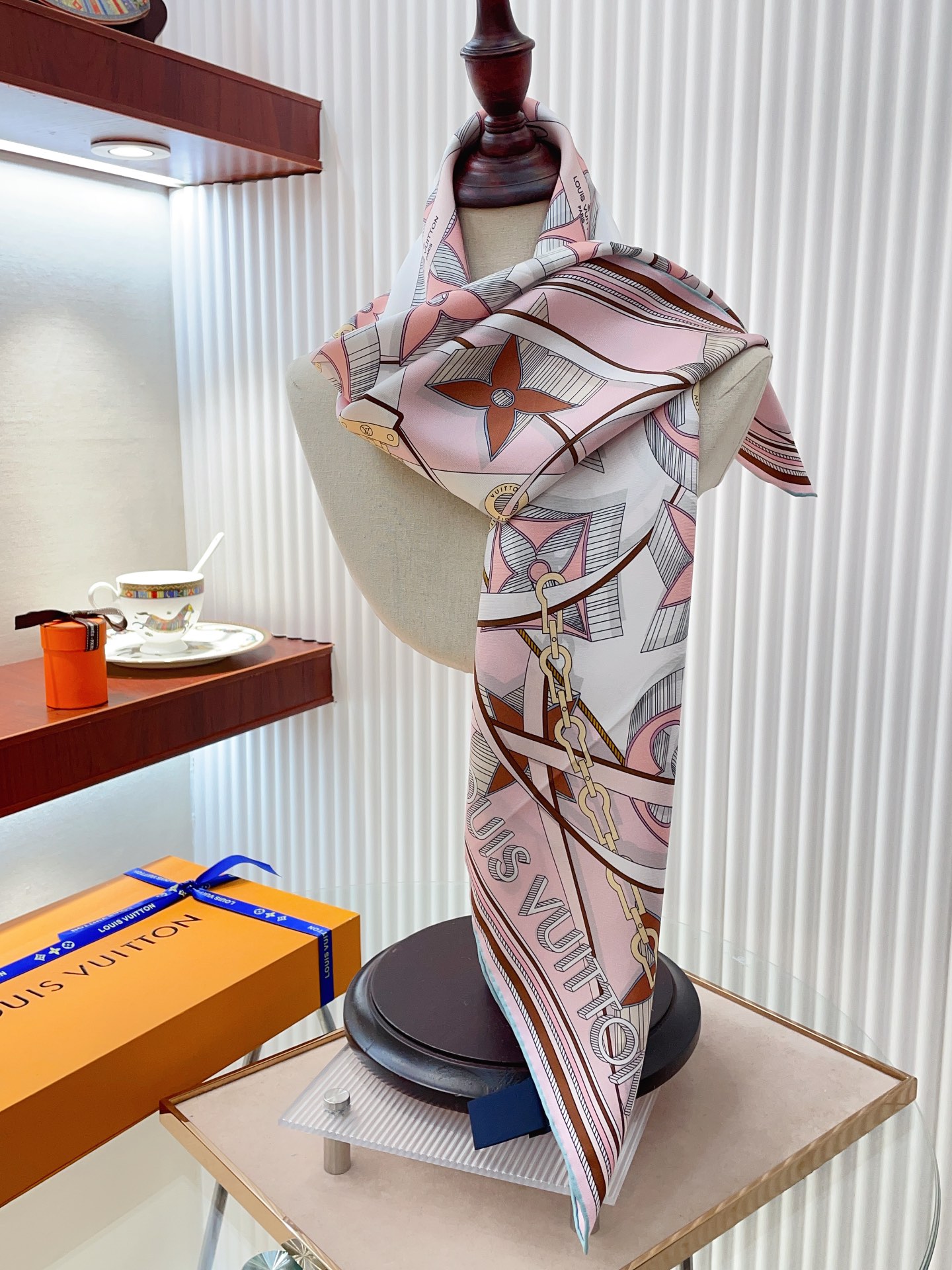 Streetwear Scarf LV 328783 SIZE:90cm*90cm - vstockx