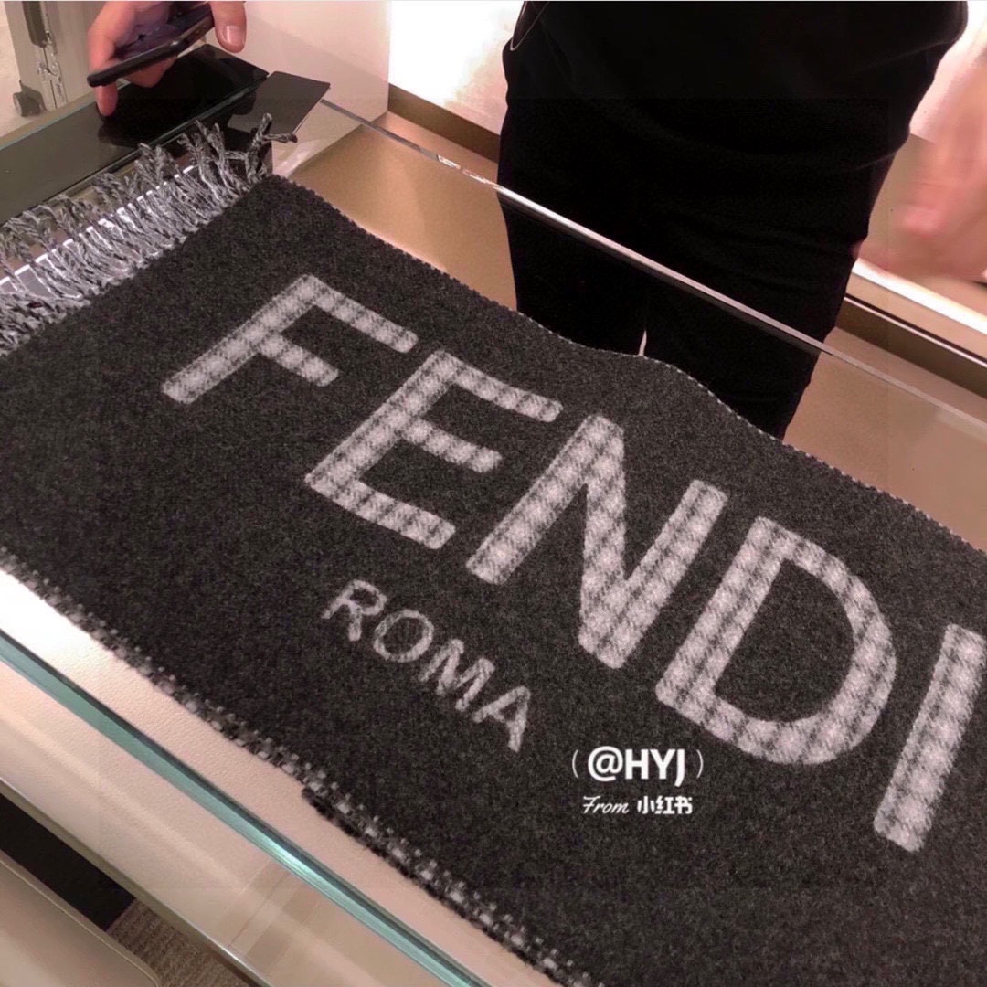 Streetwear Scarf FENDI 328929 SIZE:30*180cm - vstockx