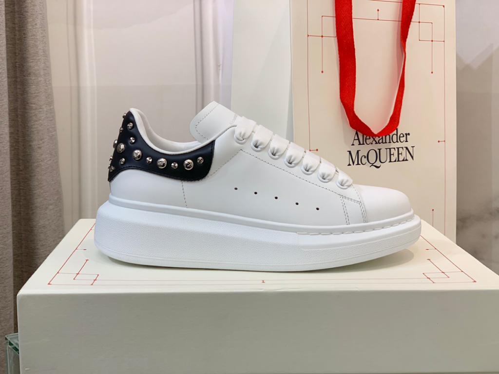 Alexander McQueen Oversized White Studd - vstockx