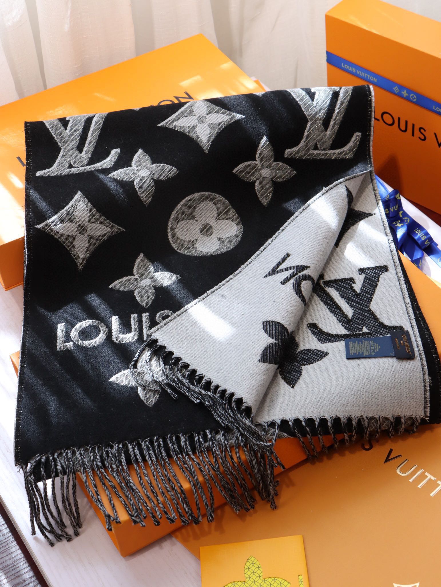 Streetwear Scarf LV 328727 SIZE:32*180cm - vstockx