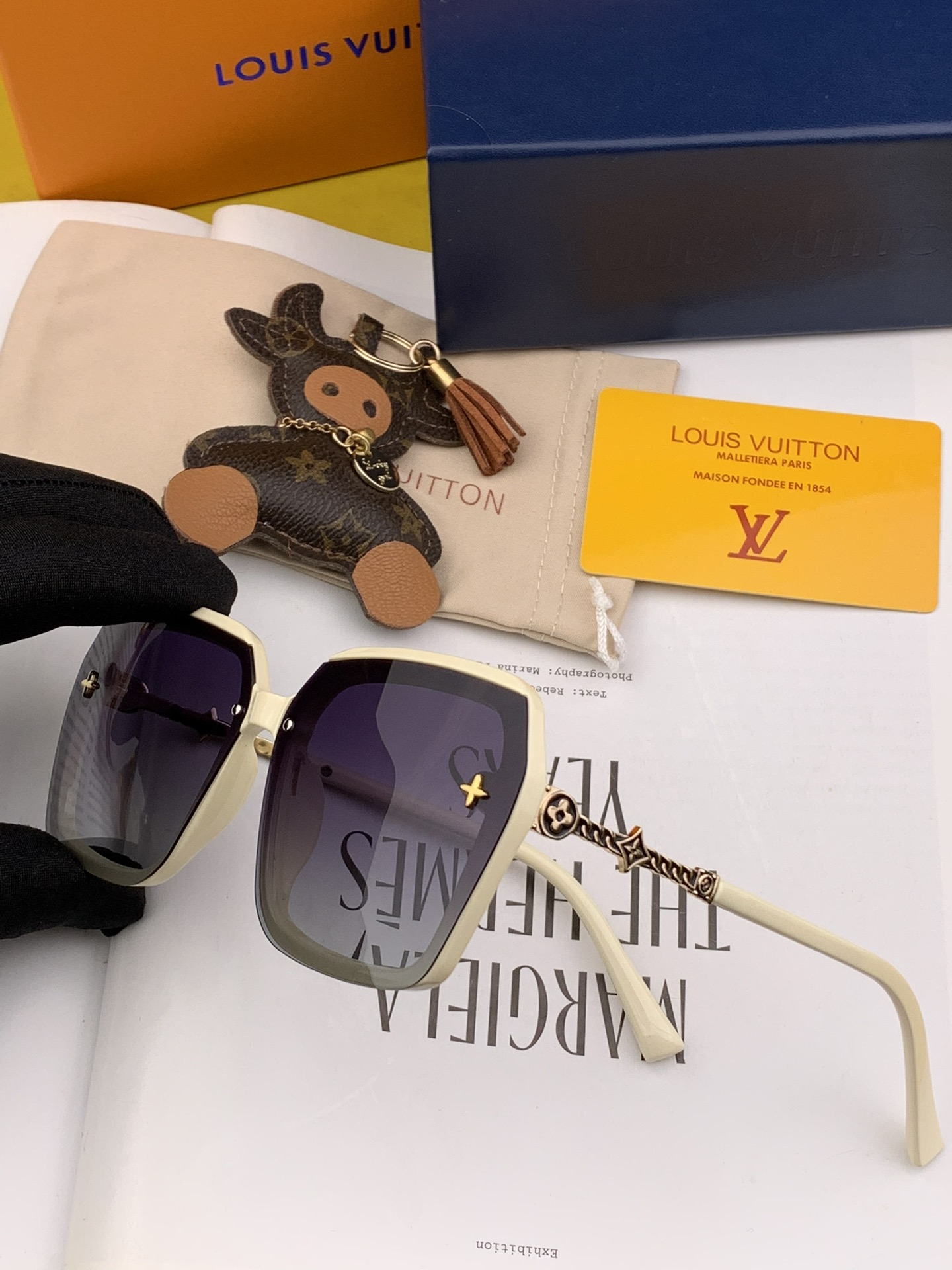 Sunglasses Louis Vuitton L0810 - vstockx