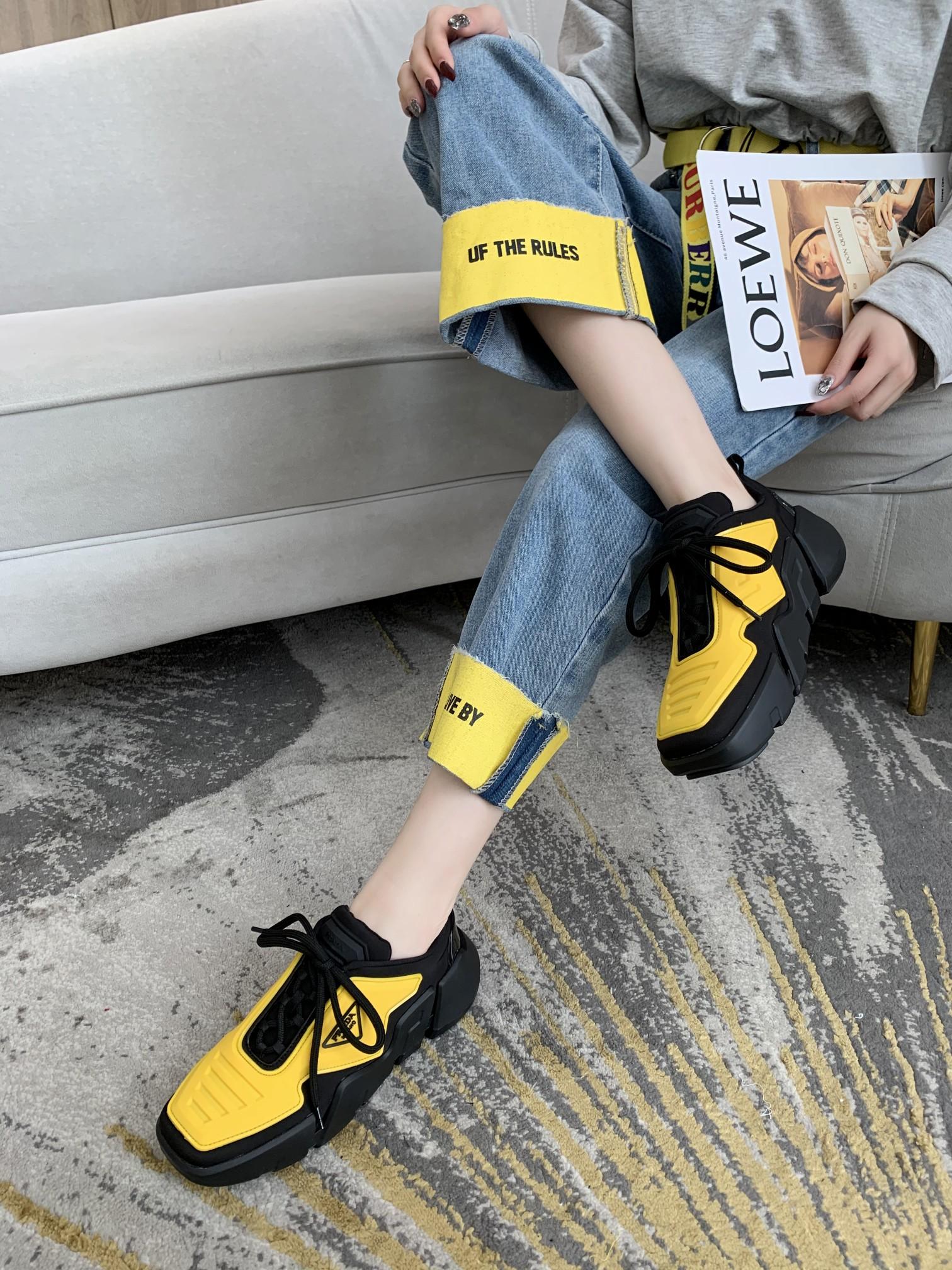 Prada Low Top sneaker 42 - vstockx