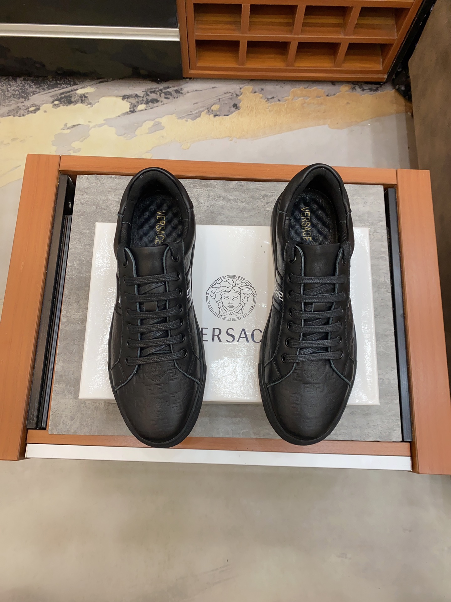 Versace Greca Sneaker 4 - vstockx