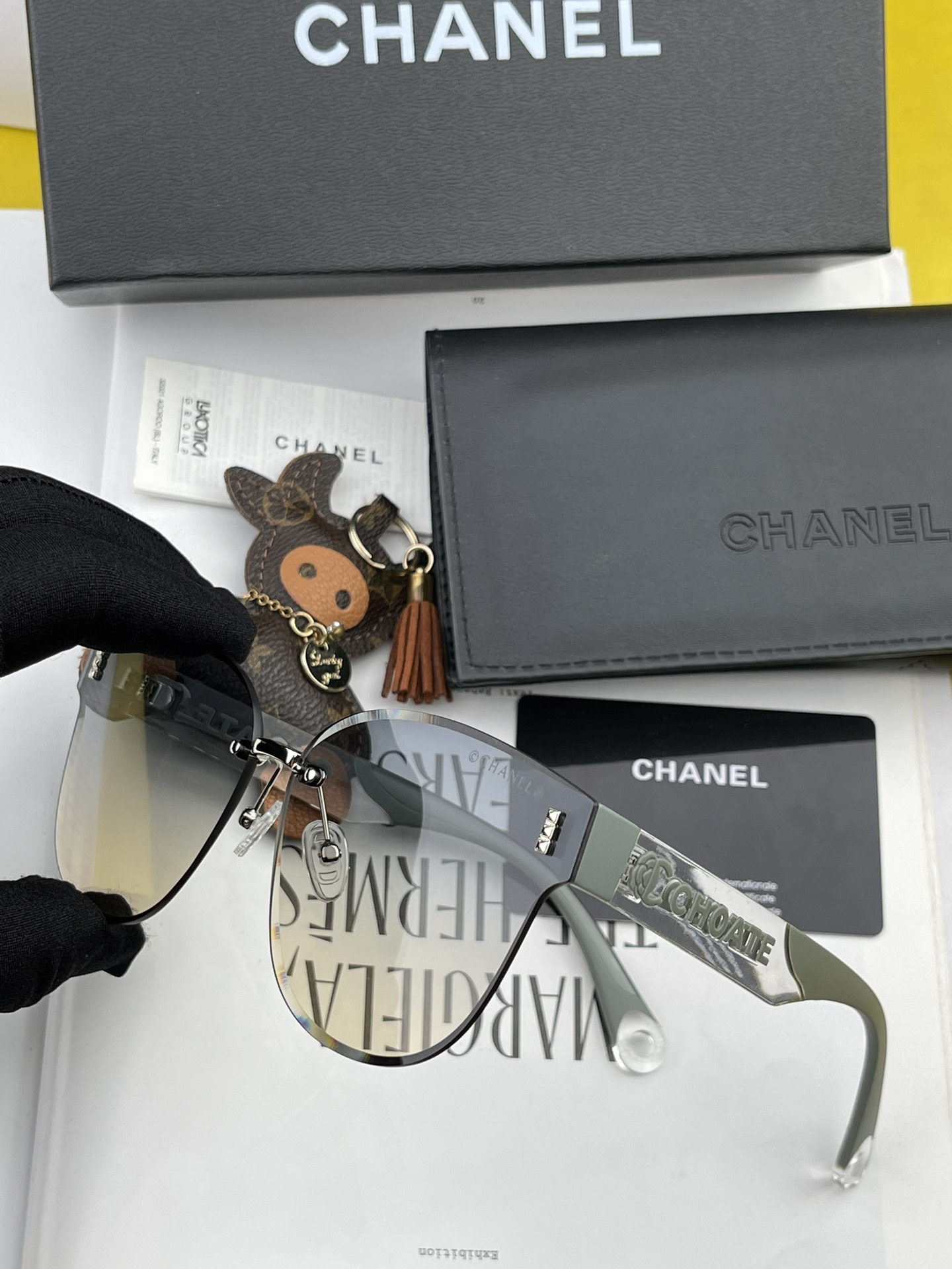 Sunglasses Chanel CH2191 - vstockx