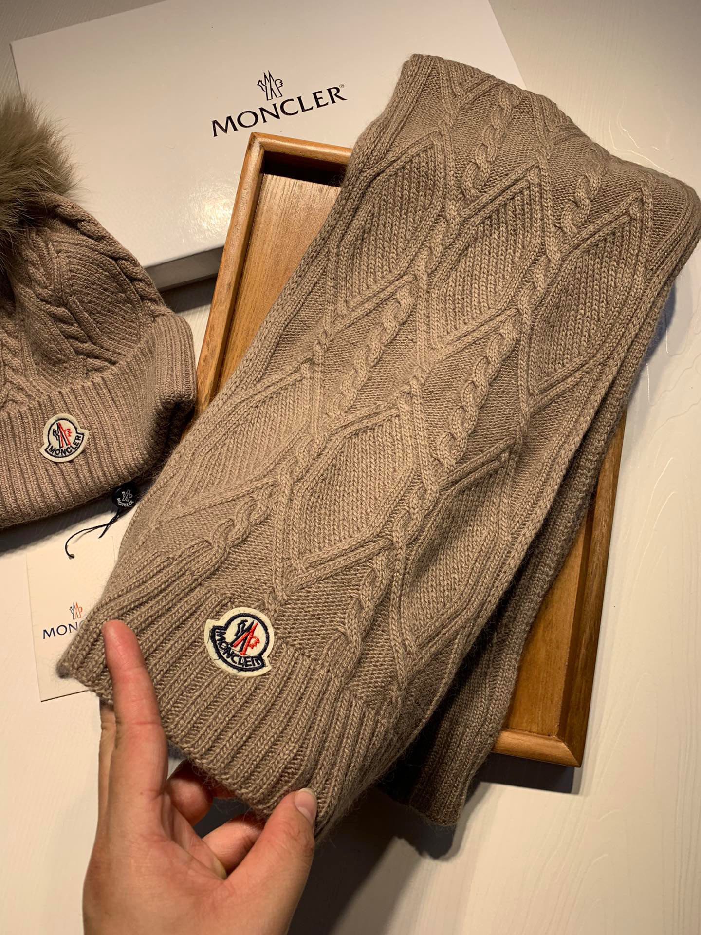 Hat & Scarf Moncler 2 - vstockx