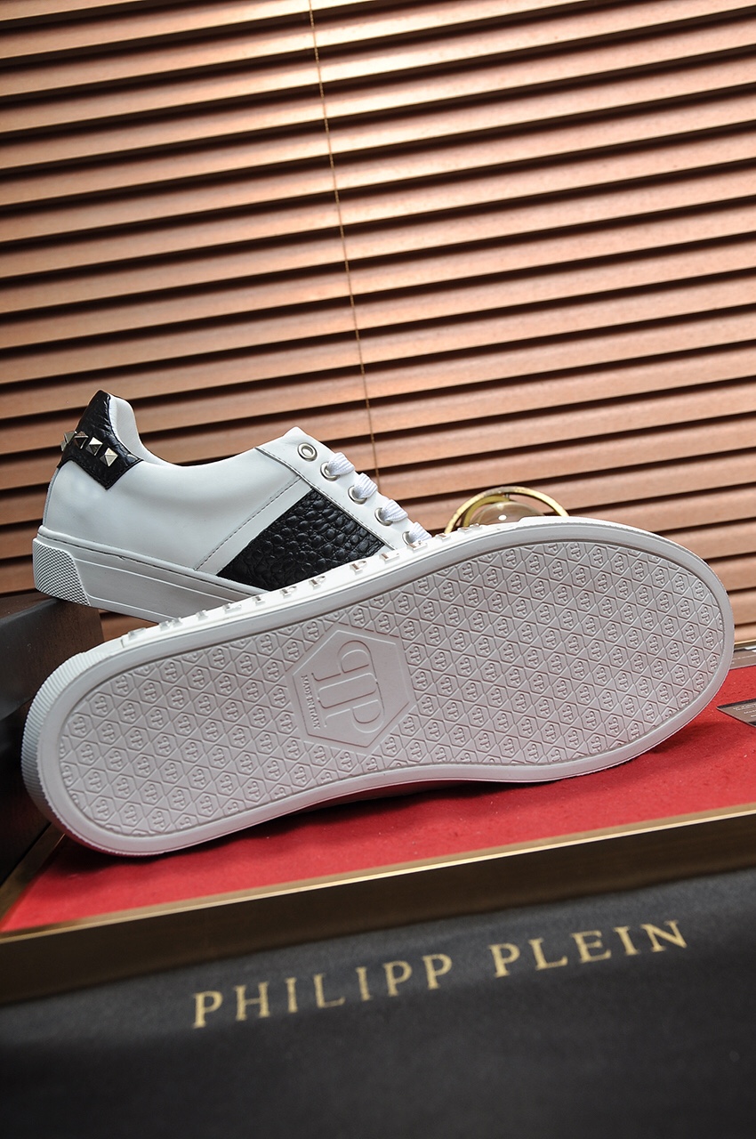 Philipp Plein Low Top Sneakers 1 - vstockx