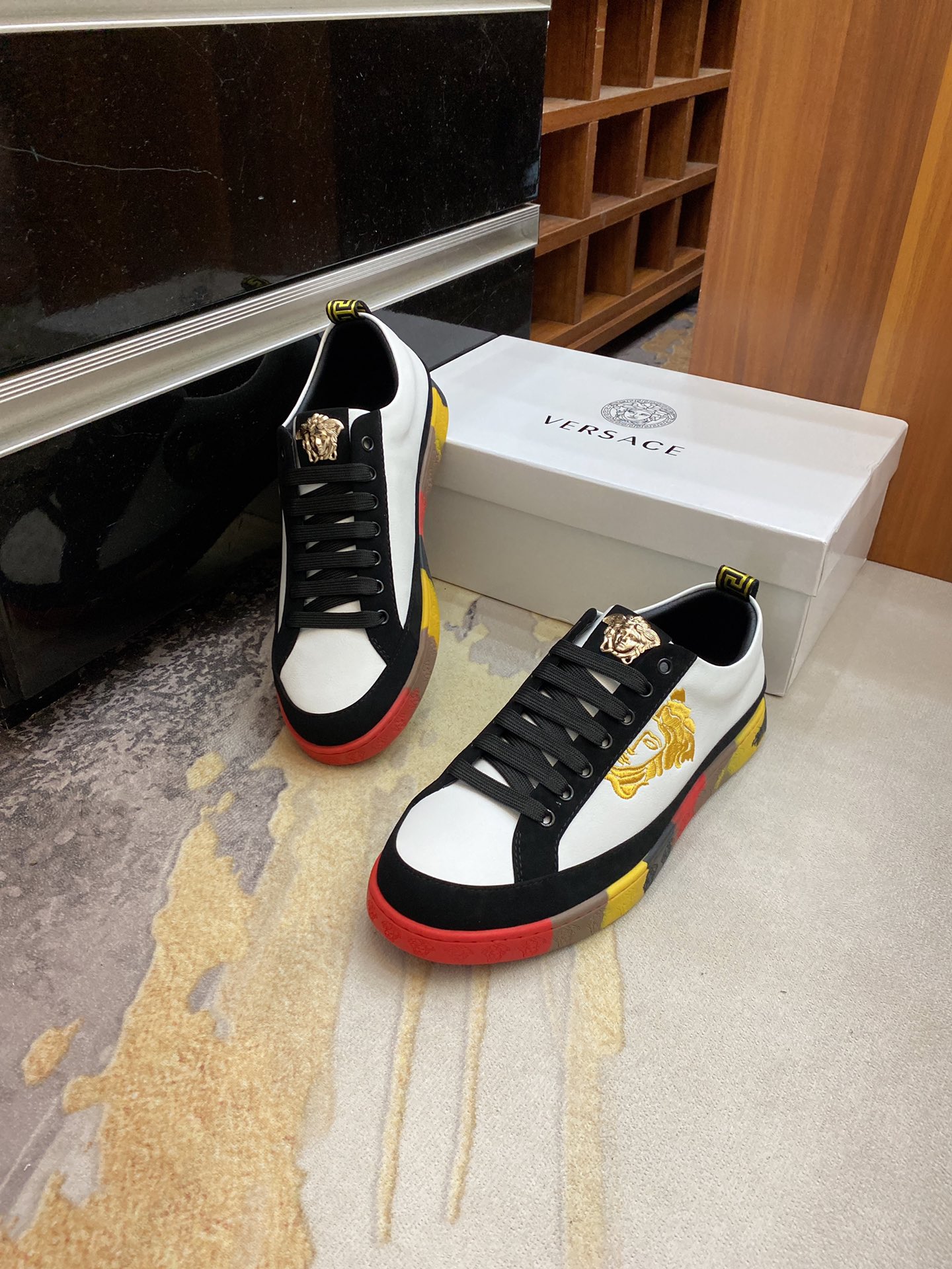 Versace Greca Sneaker 15 - vstockx