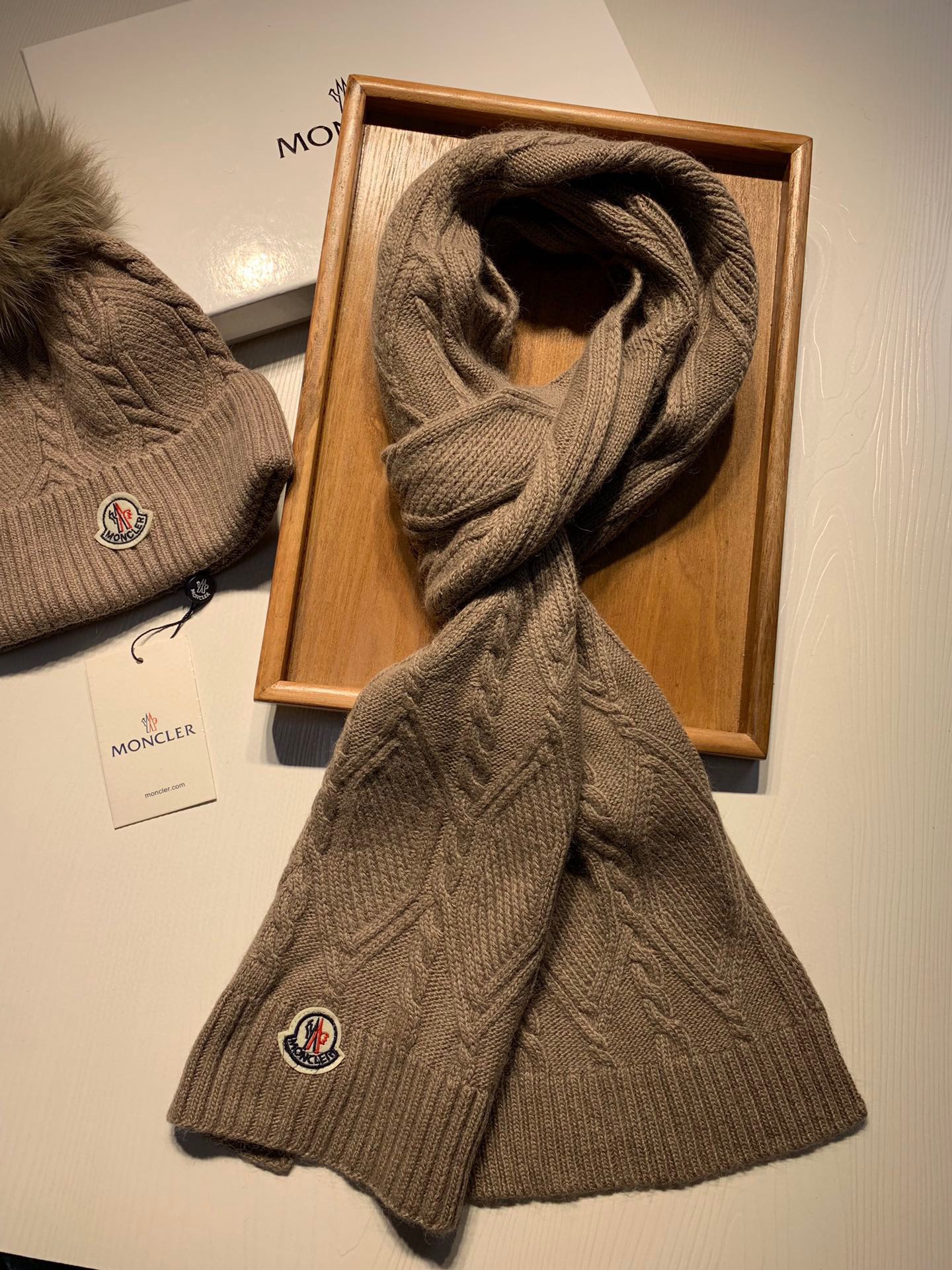 Hat & Scarf Moncler 2 - vstockx