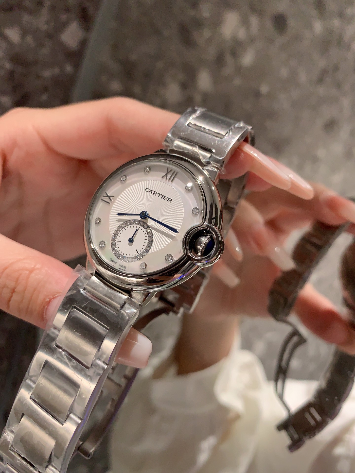 Watches Cartier 322110 size:33 mm - vstockx