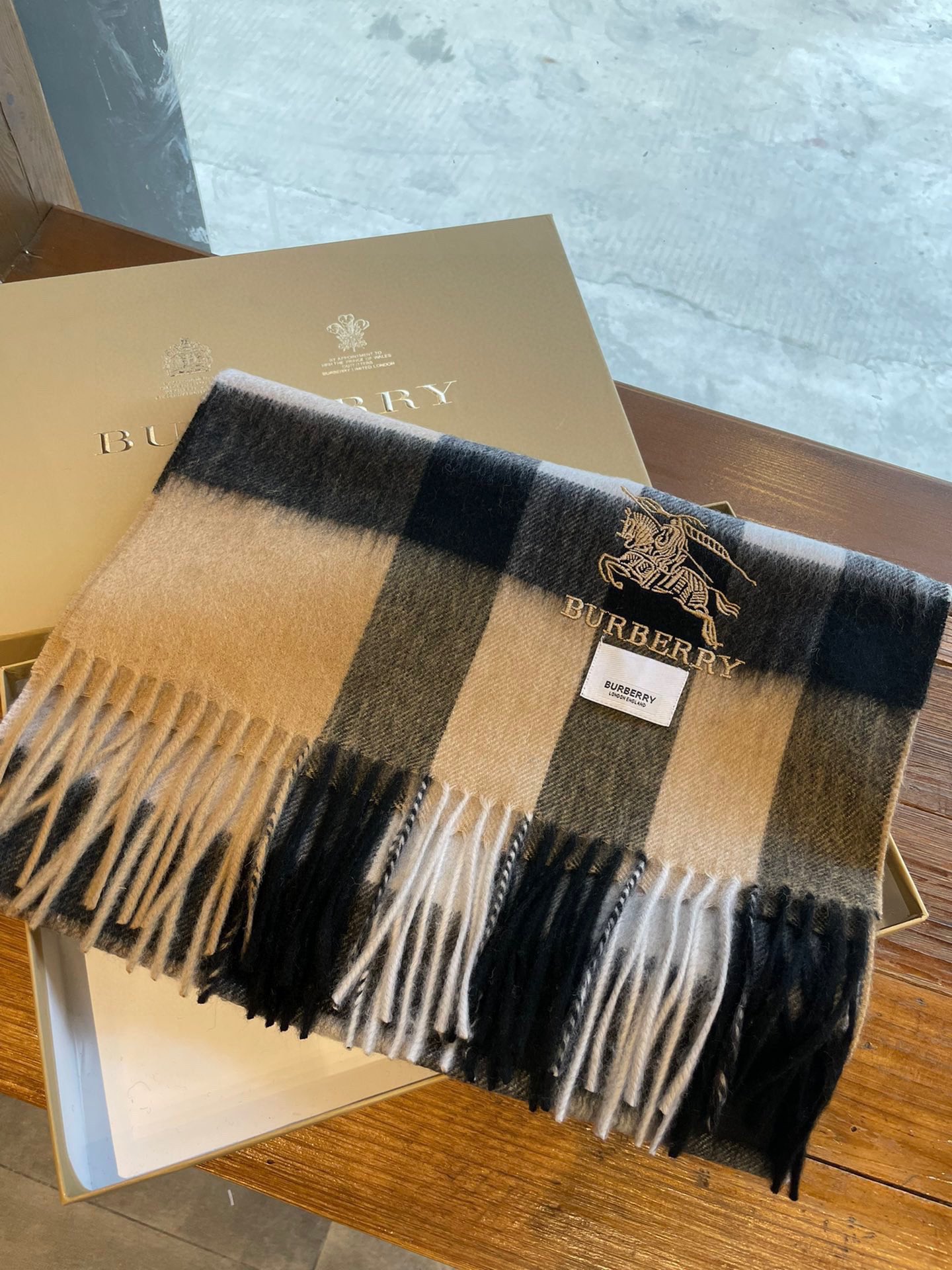 Streetwear Scarf Burberry 329087 size:35*200cm - vstockx