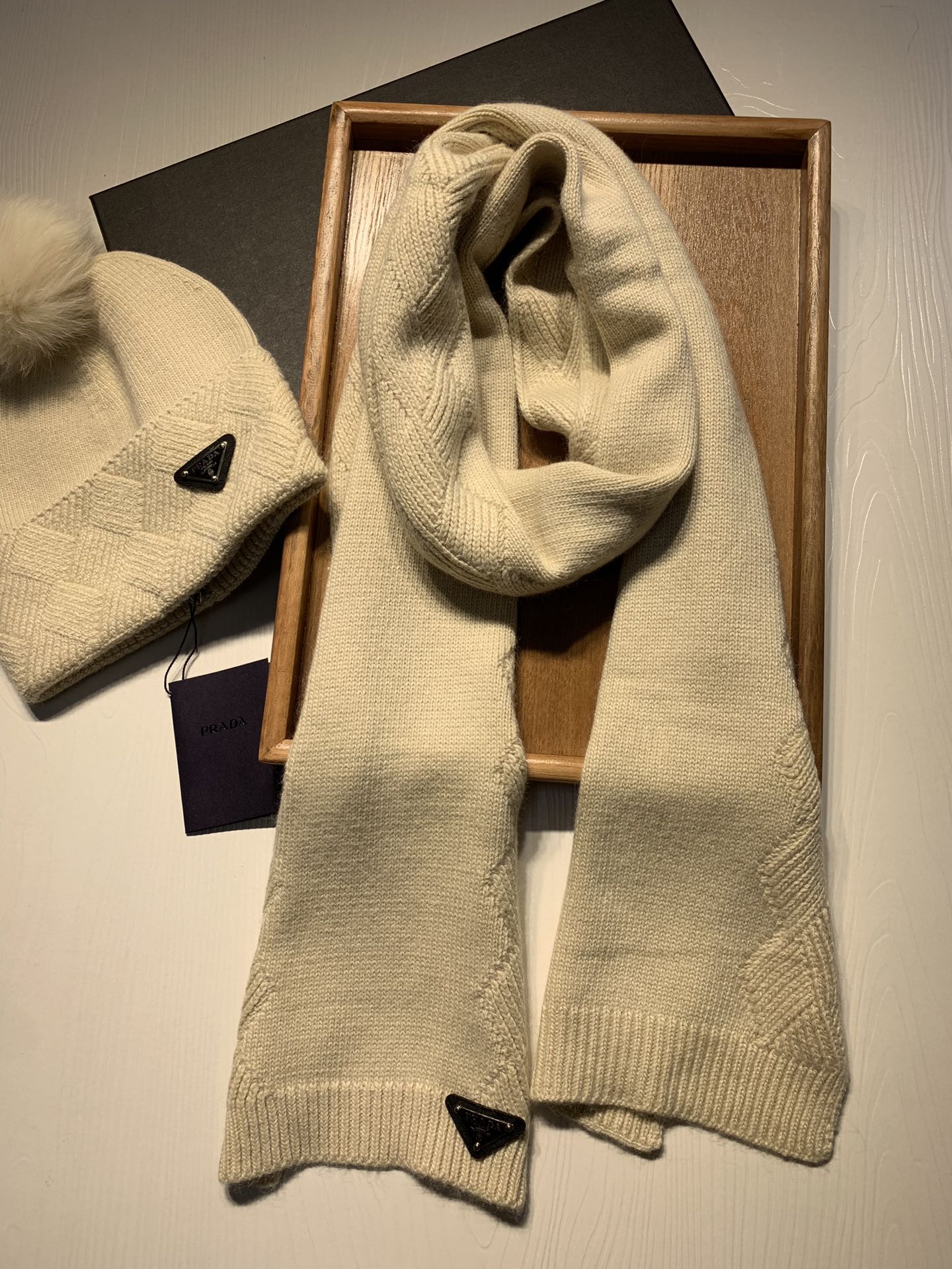 Hat & Scarf Prada 3 - vstockx