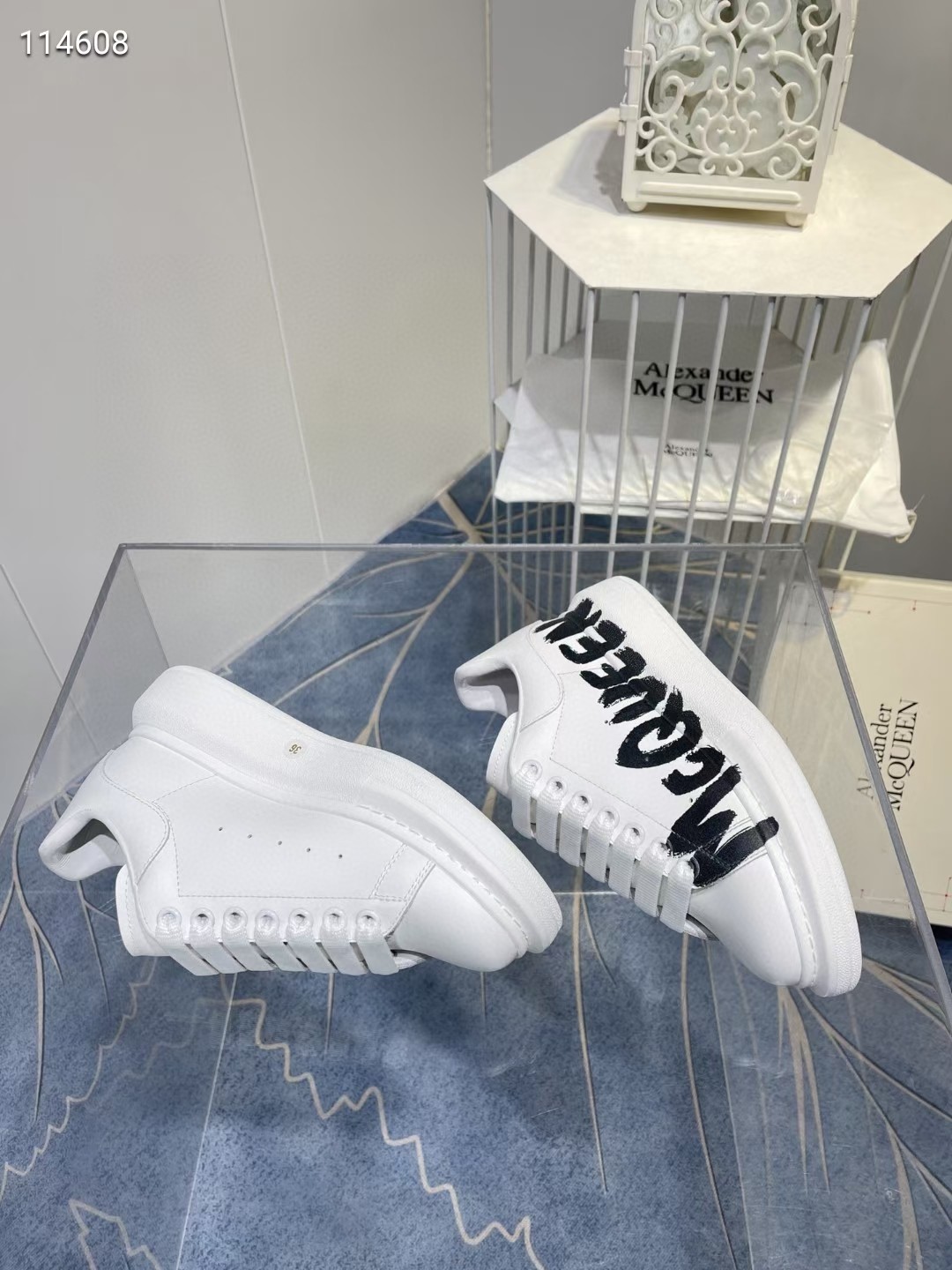 Alexander McQueen Oversized Graffiti White Black - vstockx