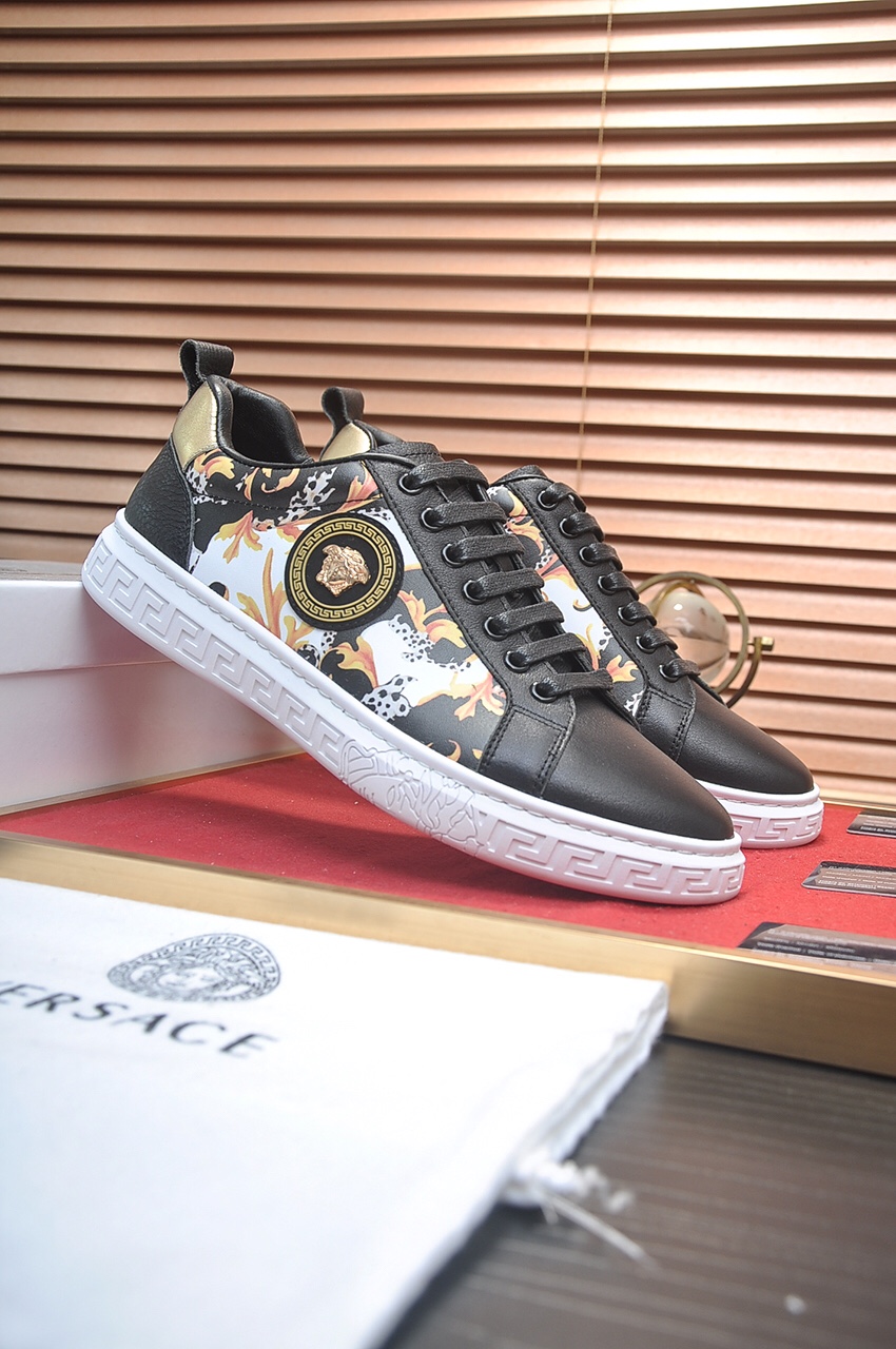 Versace Greca Sneaker 30 - vstockx
