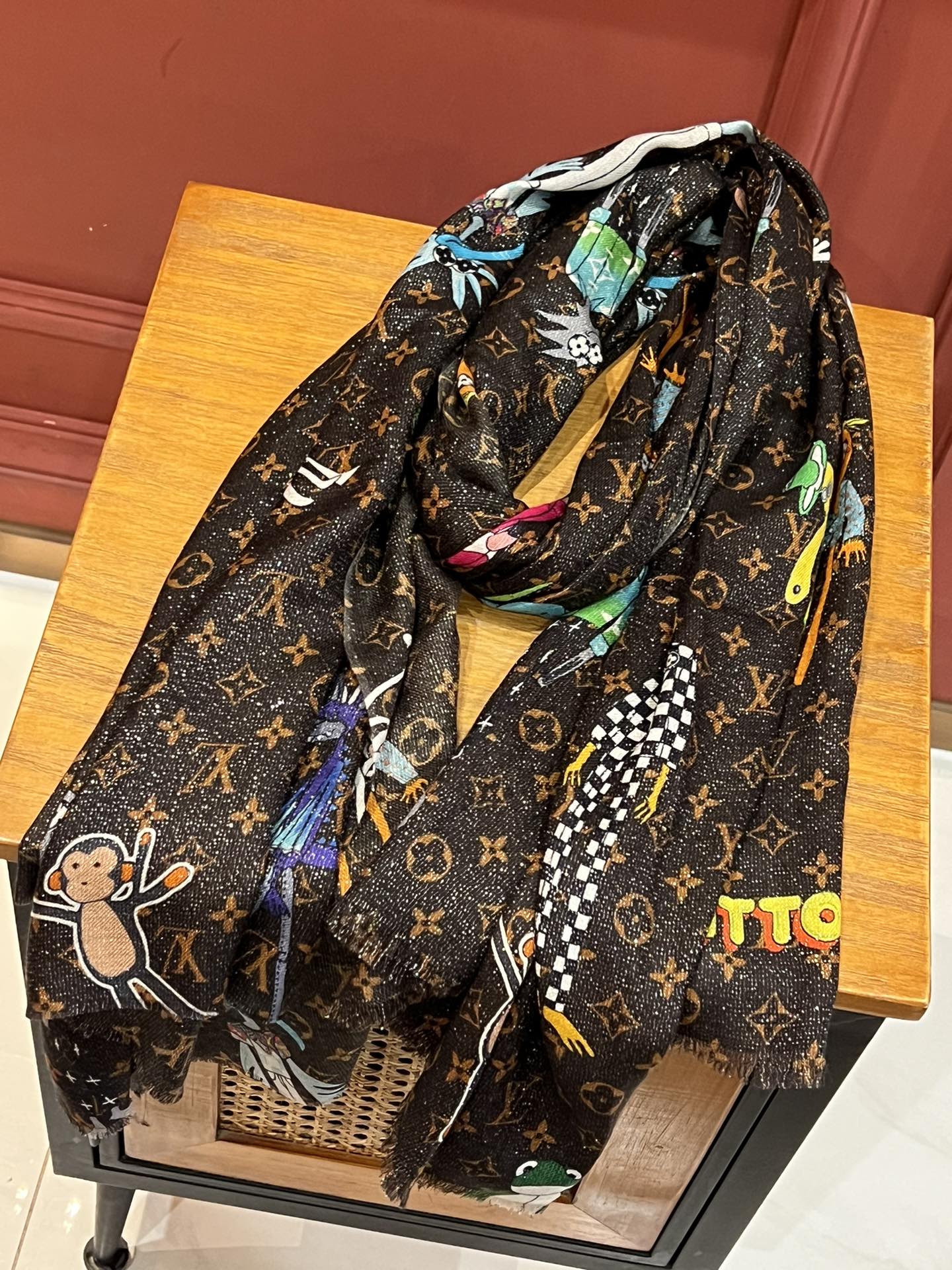 Streetwear Scarf LV 328993 SIZE:110*200cm - vstockx