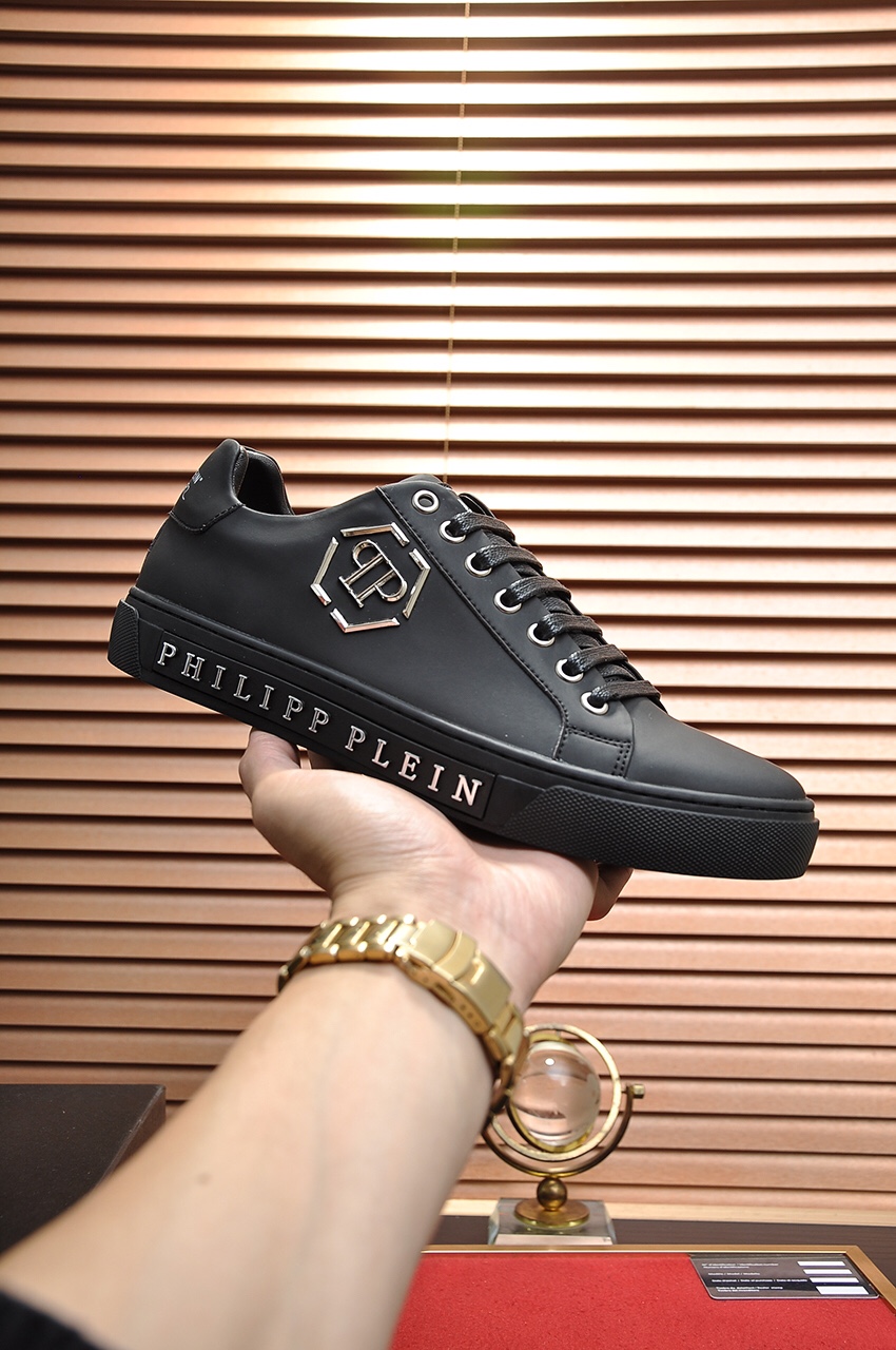 Philipp Plein Low Top Sneakers 5 - vstockx
