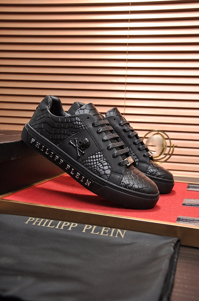 Philipp Plein Low Top Sneakers 18 - vstockx