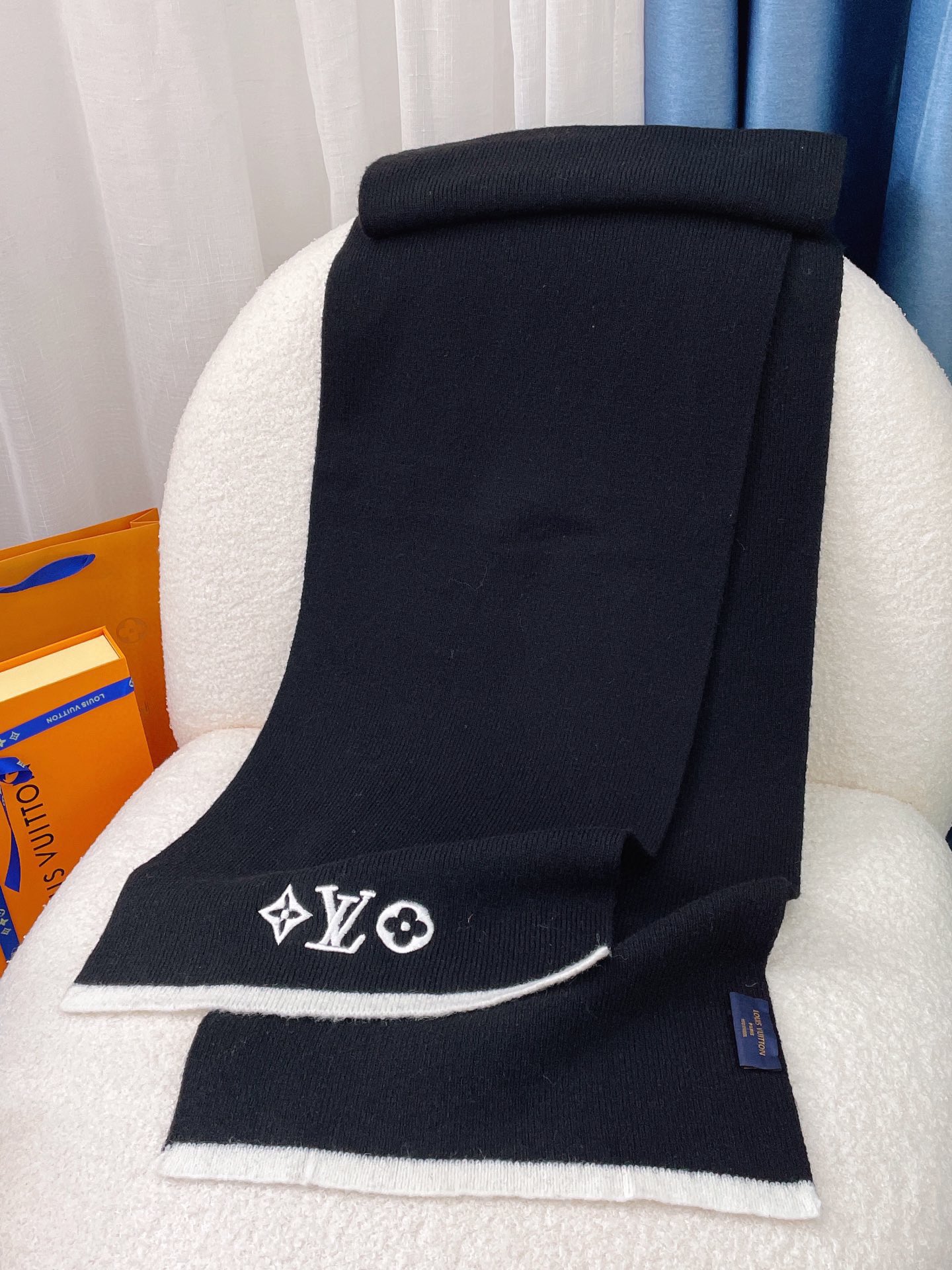Streetwear Scarf LV 328863 SIZE:35*200cm - vstockx