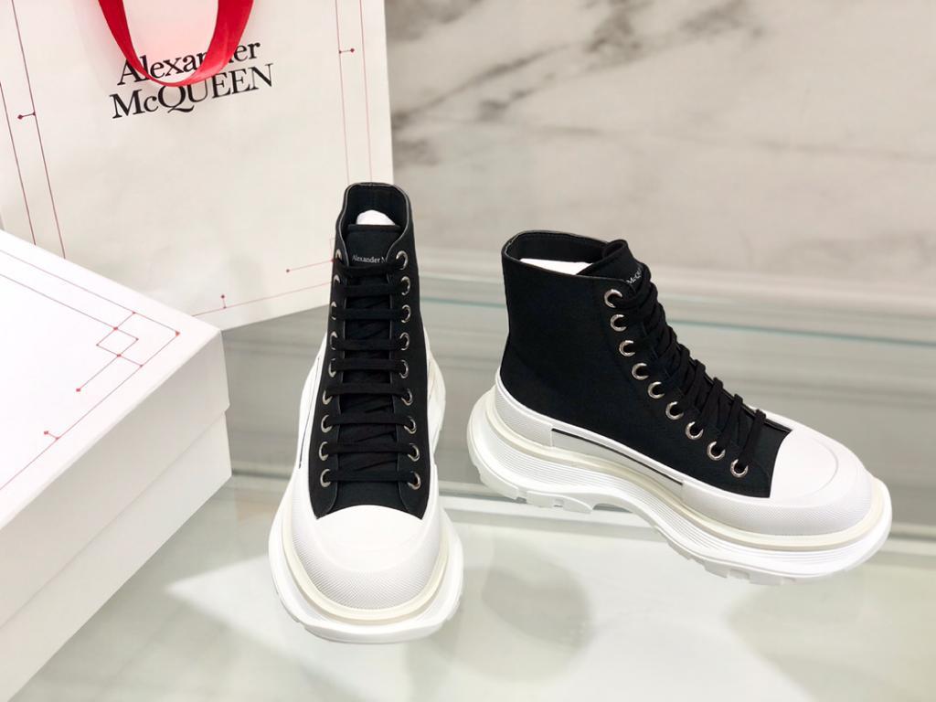 Alexander McQueen Tread Slick Lace Up Boot Black White (W) - vstockx