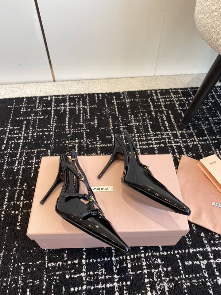 Miu Miu Patent leather slingbacks with buckles Black - vstockx