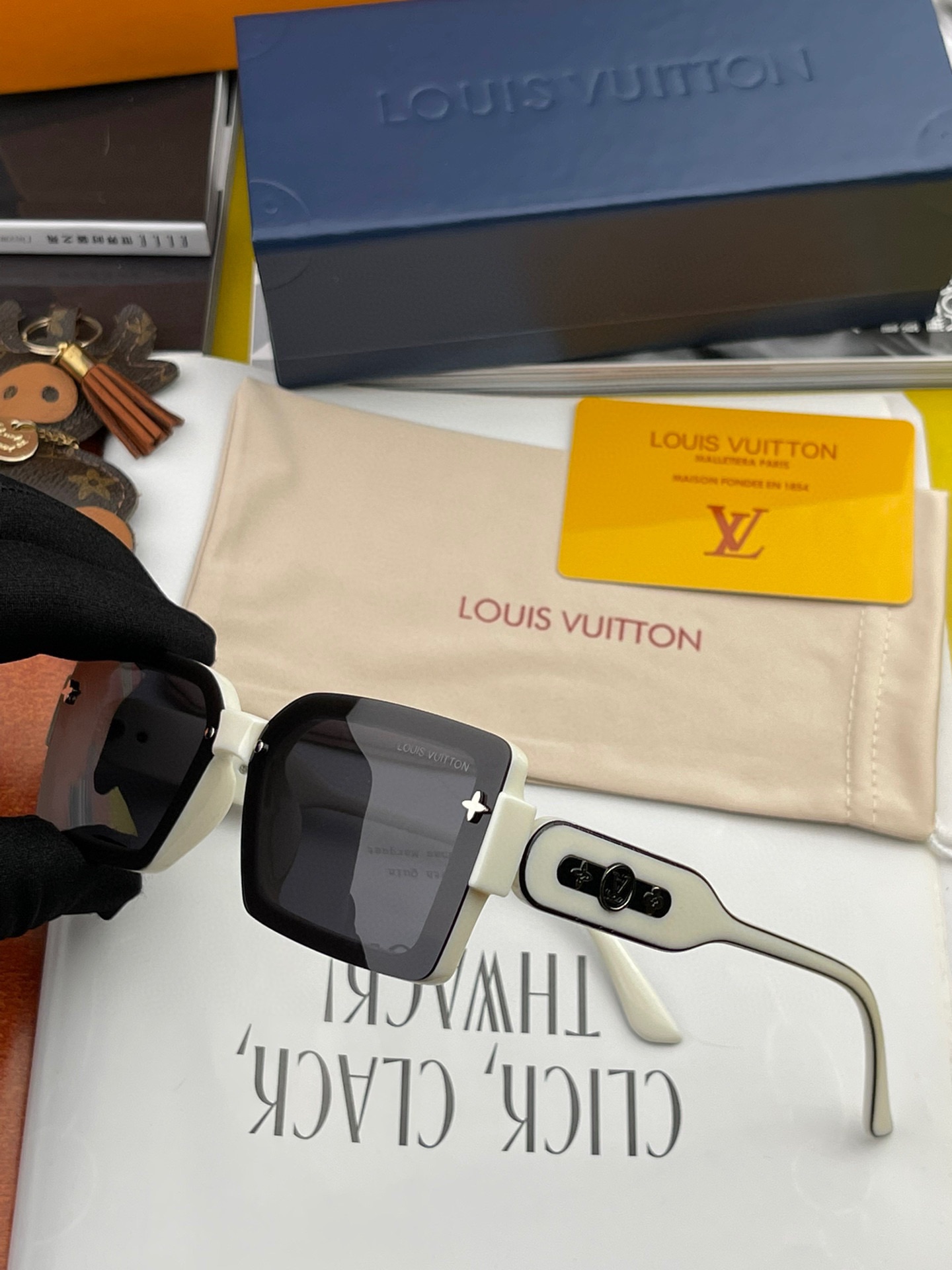 Sunglasses Louis Vuitton L6771 - vstockx