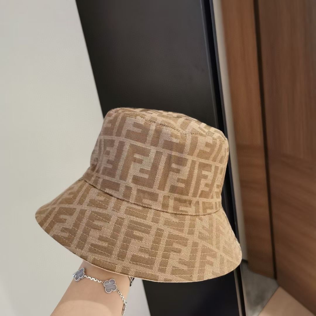 Streetwear Hat Fendi 329370 - vstockx