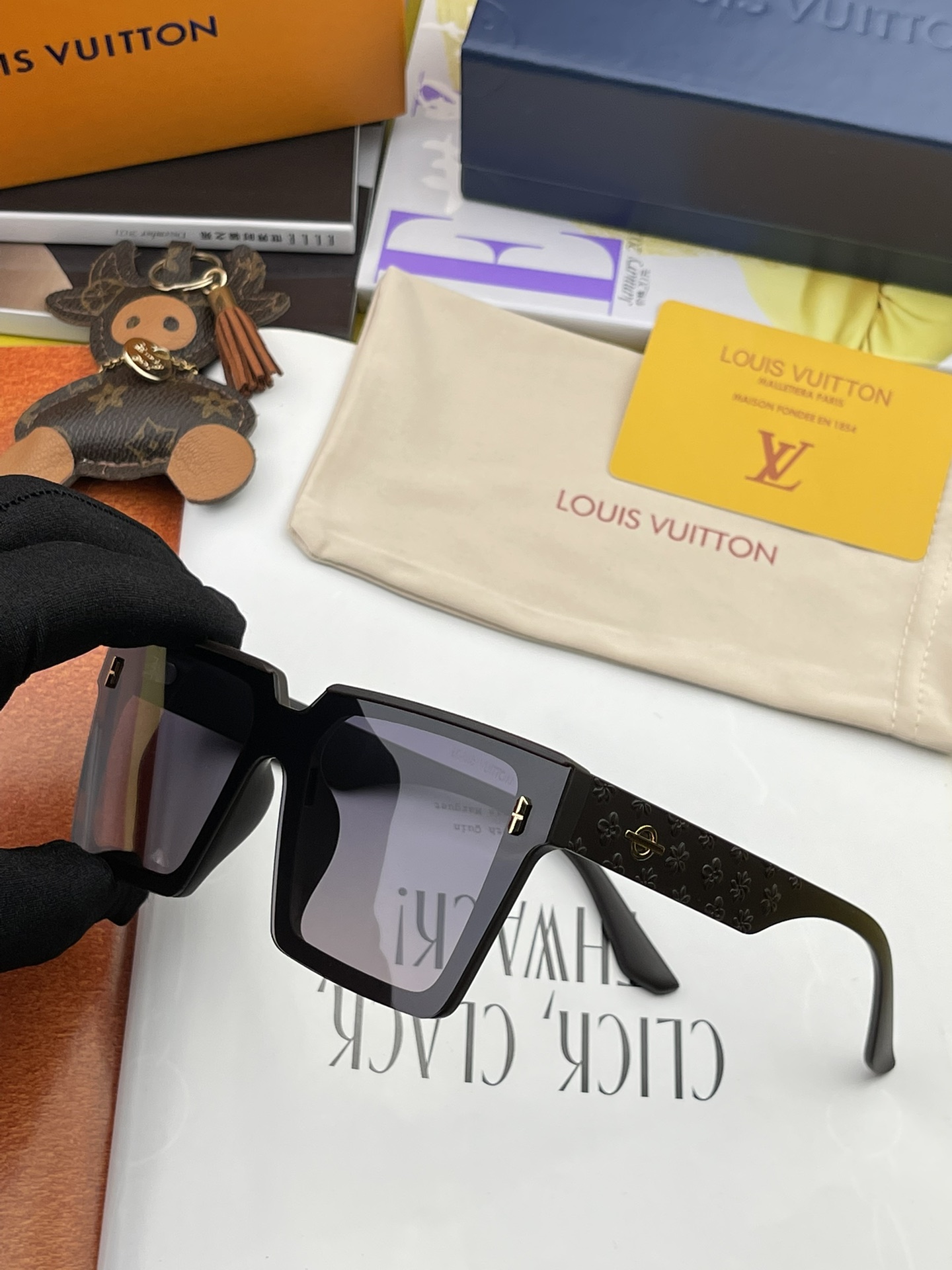Sunglasses Louis Vuitton L1211 - vstockx