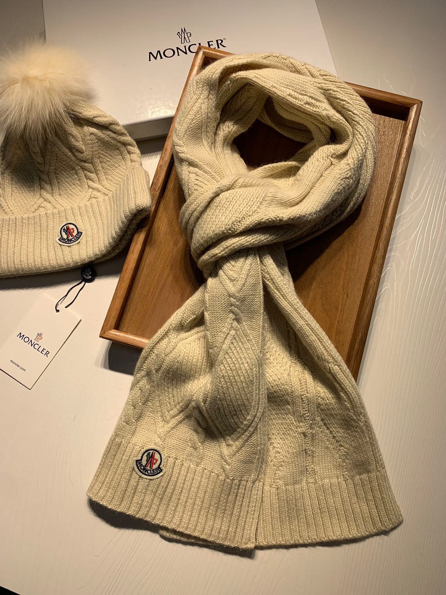 Hat & Scarf Moncler 2 - vstockx