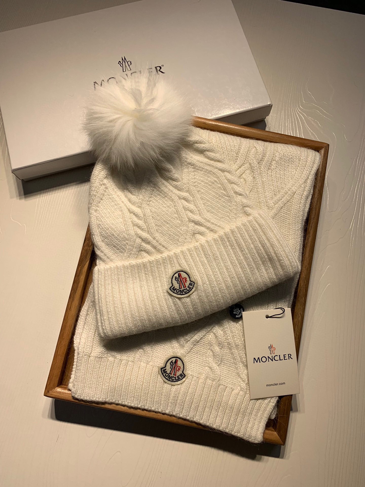 Hat & Scarf Moncler 2 - vstockx