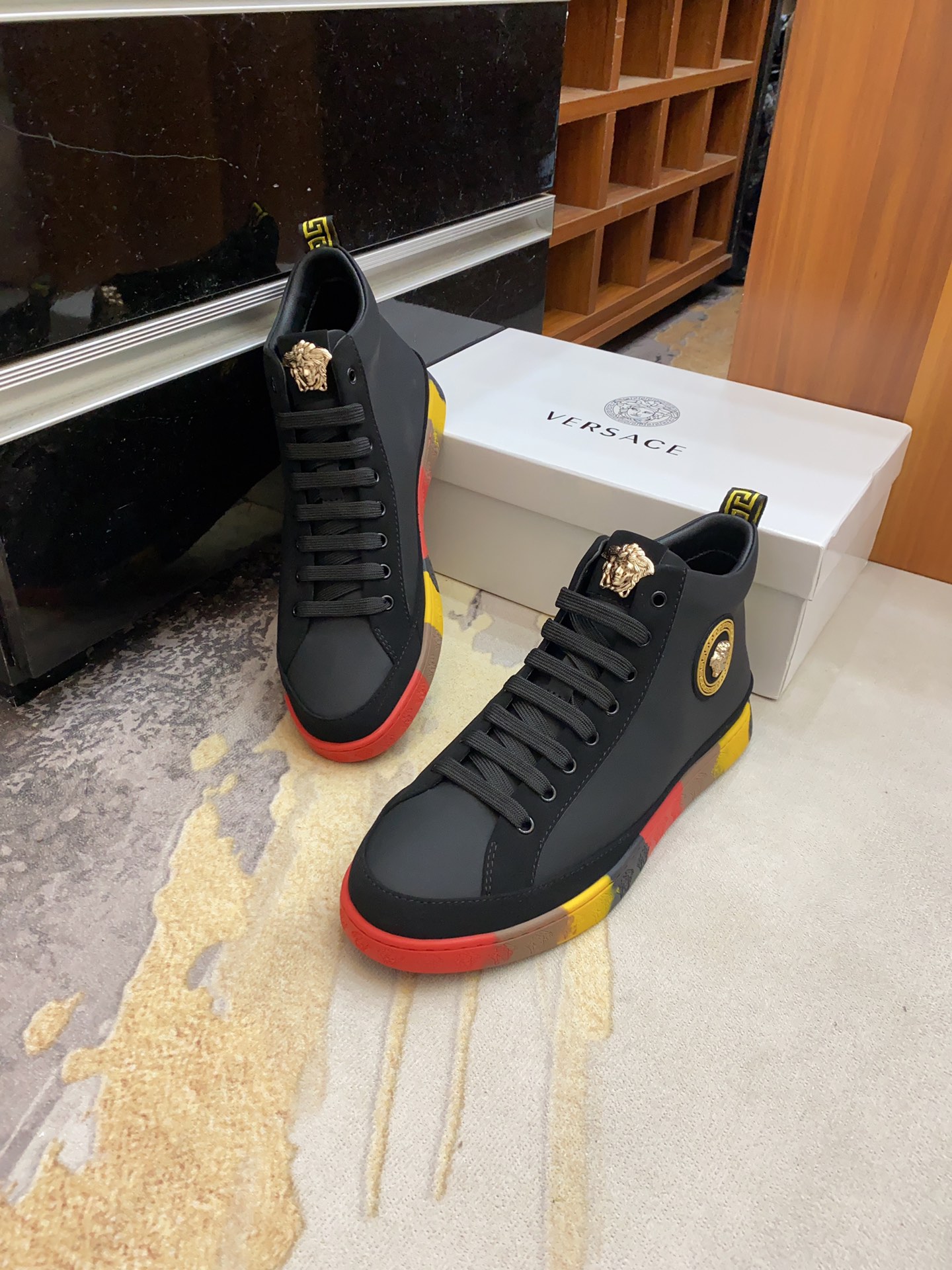 Versace Greca Sneaker 18 - vstockx