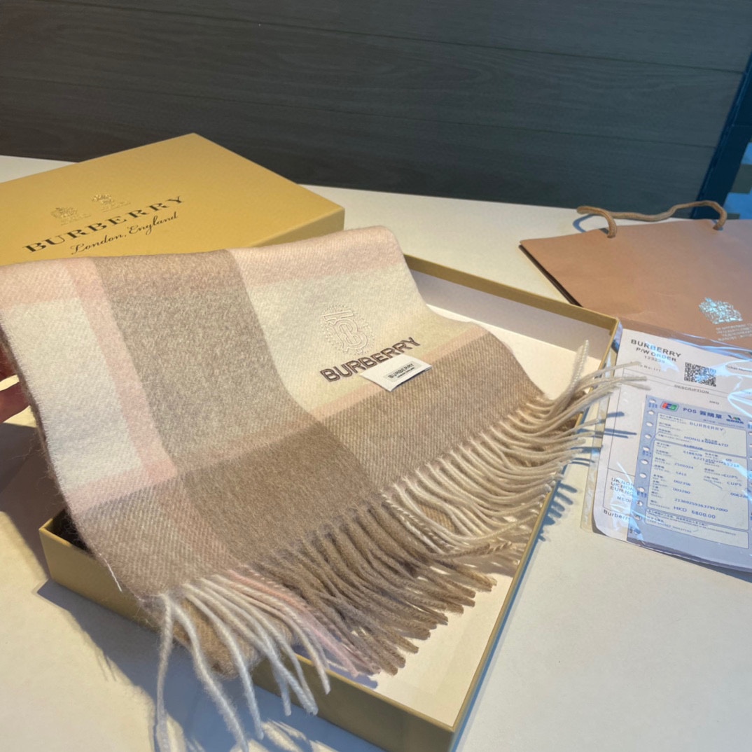 Streetwear Scarf Burberry 329018 size�?0*168cm - vstockx