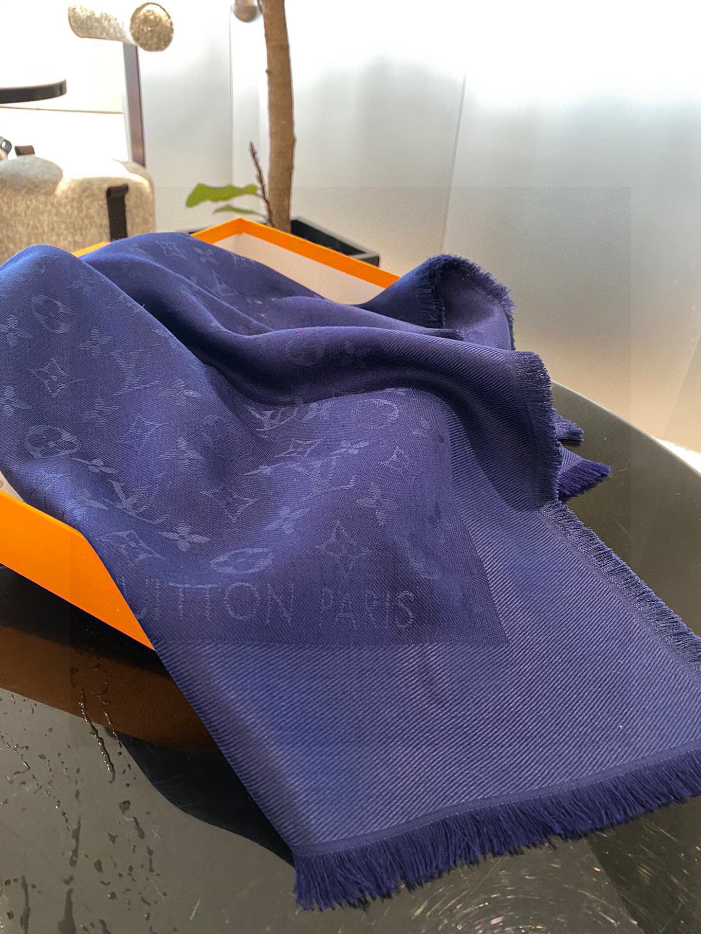 Streetwear Scarf LV 328938 SIZE:140*140cm - vstockx