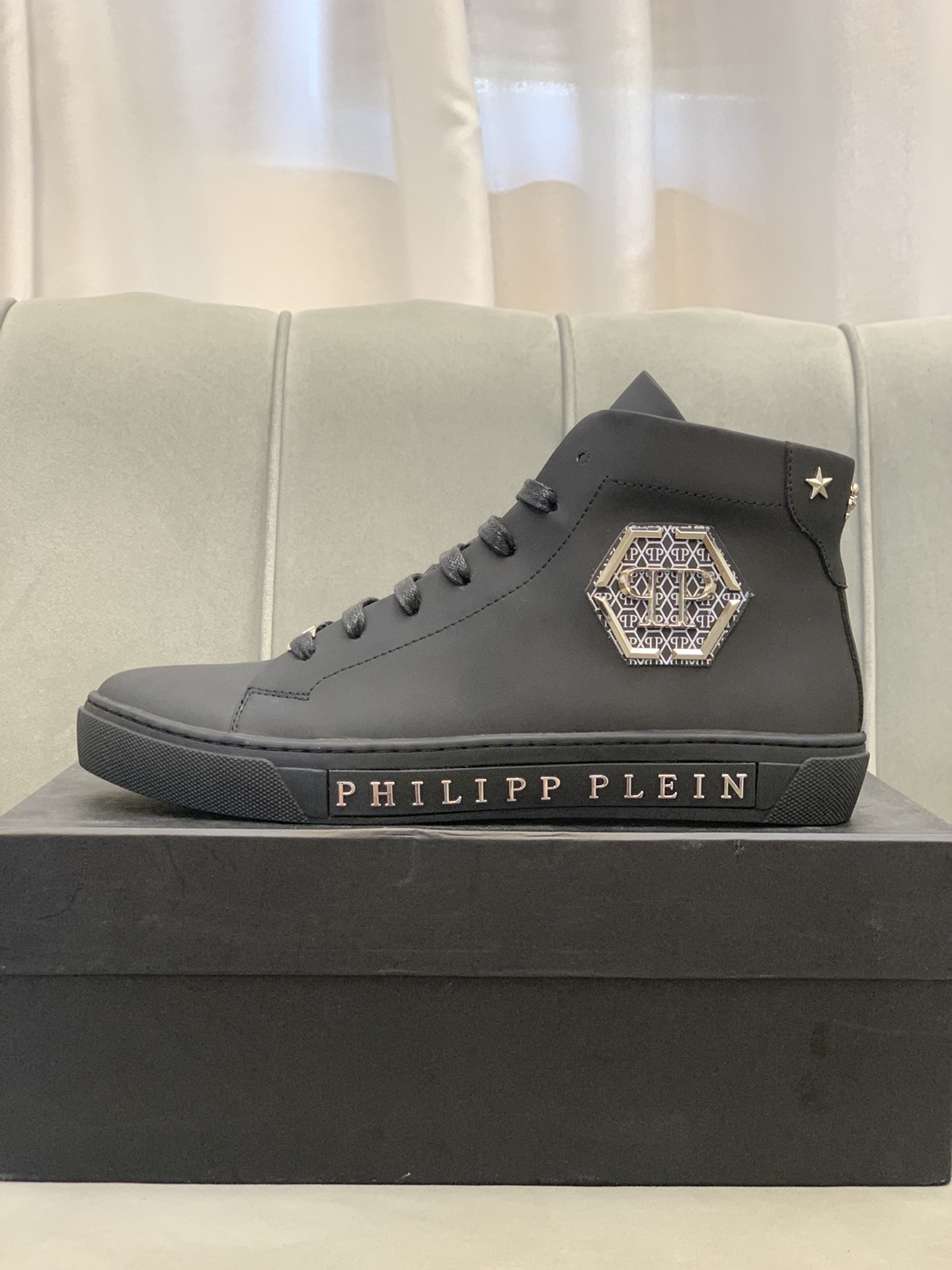 Philipp Plein High Top Sneakers 7 - vstockx