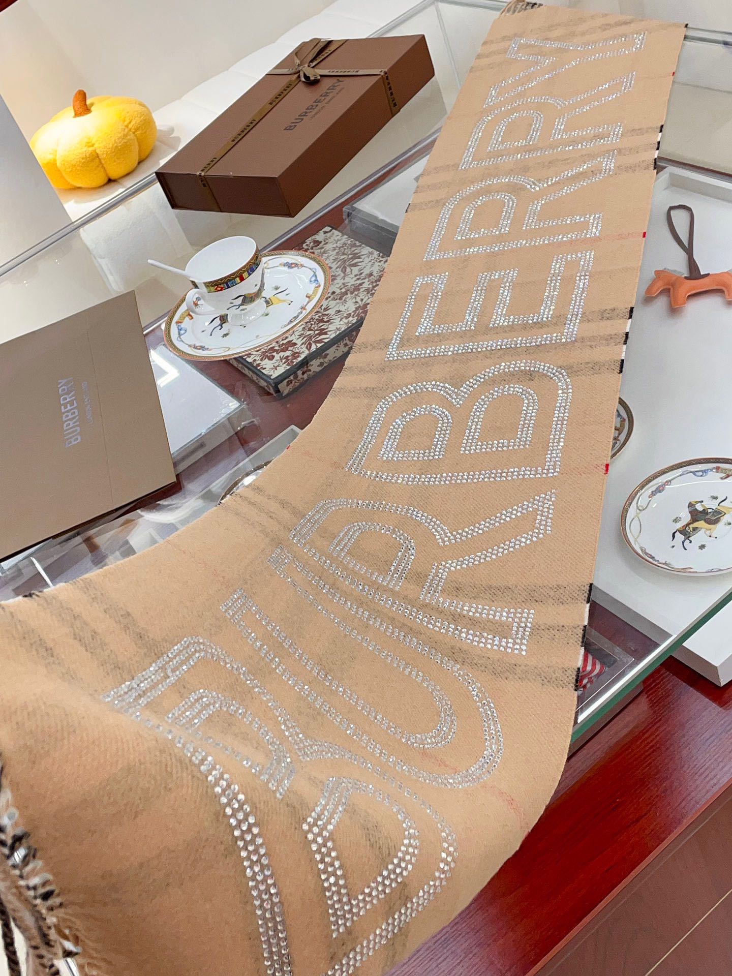 Streetwear Scarf Burberry 328861 SIZE:30*200cm - vstockx