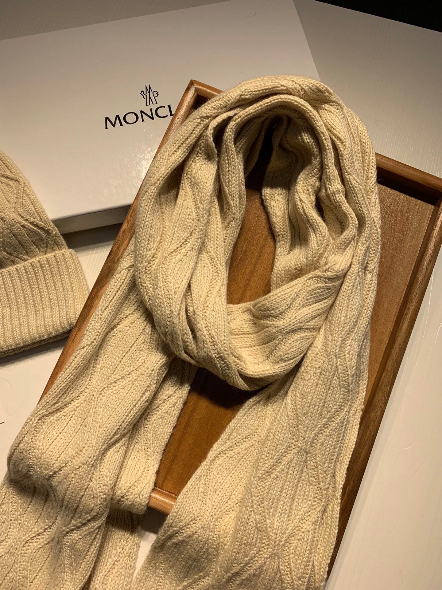 Hat & Scarf Moncler 1 - vstockx