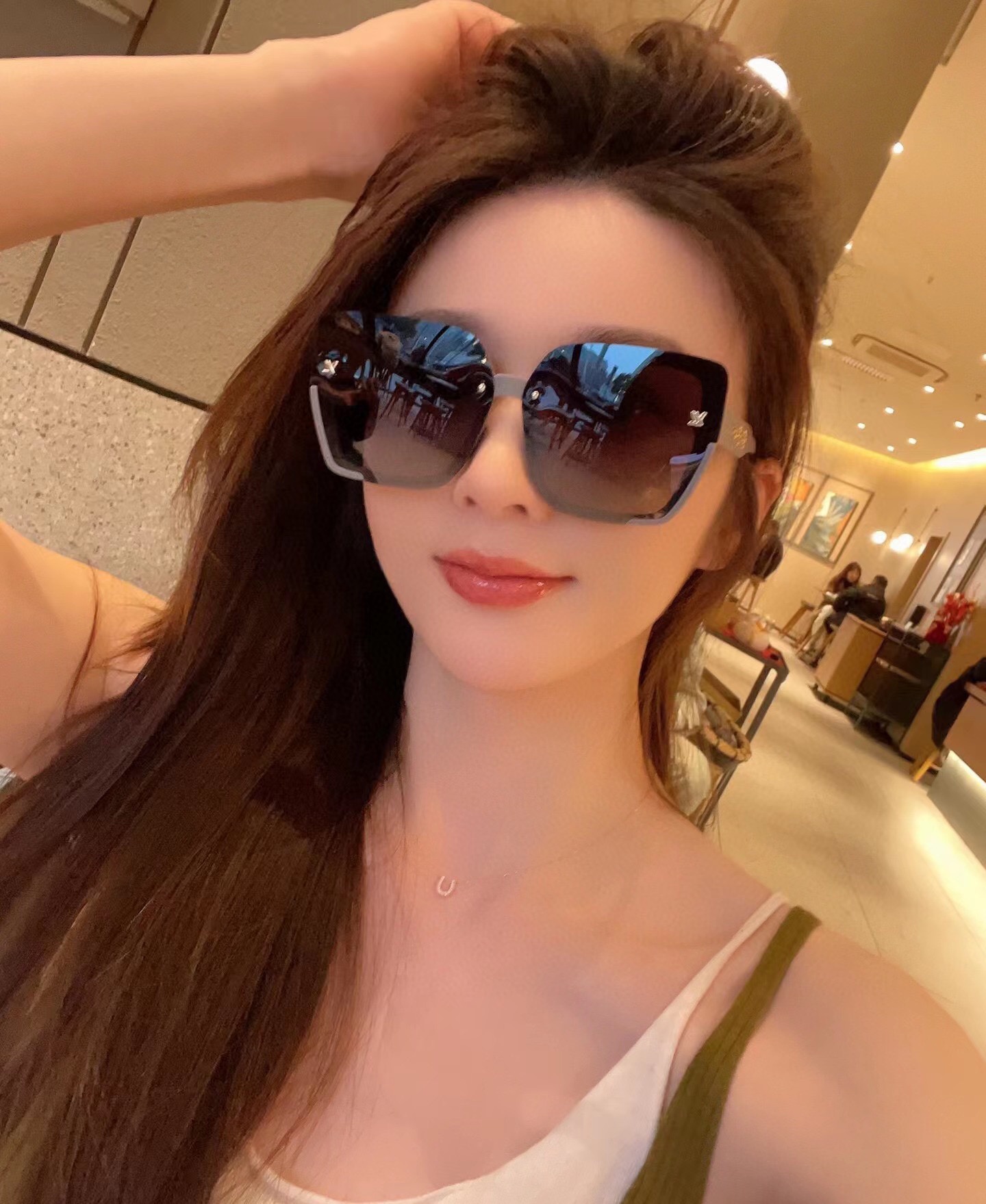 Sunglasses Louis Vuitton L1047 - vstockx