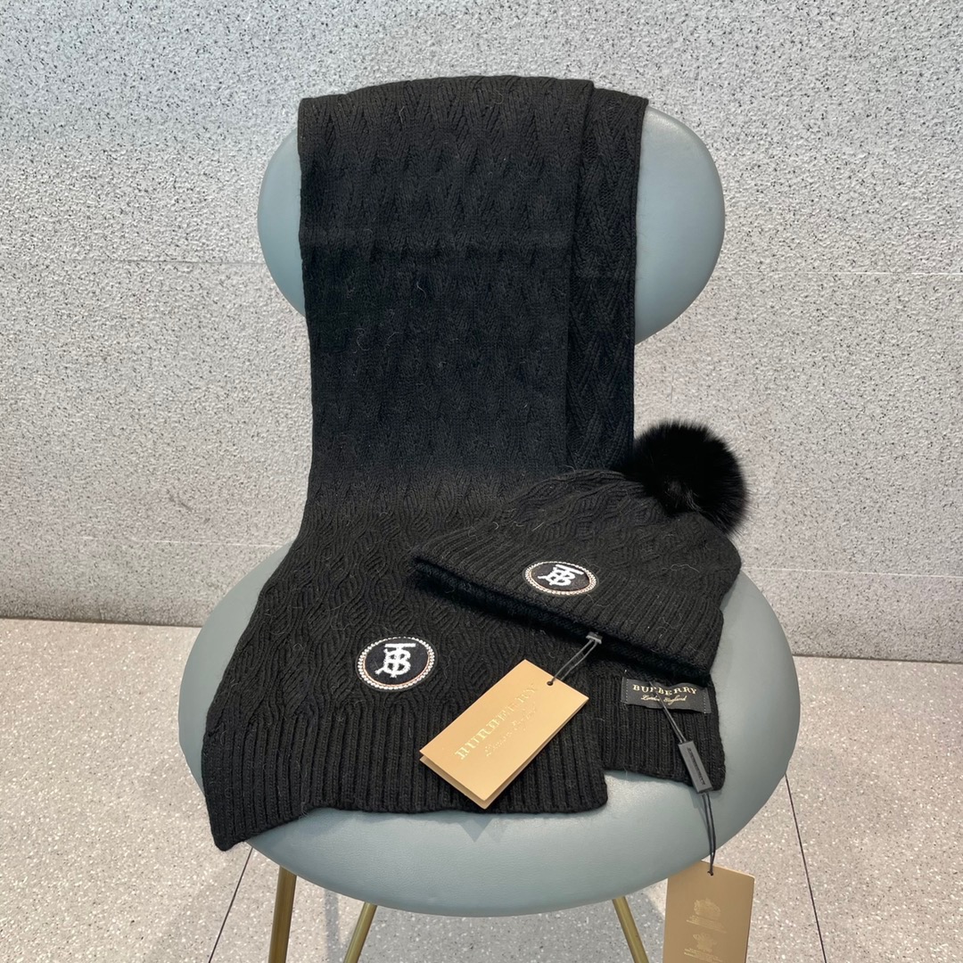 Hat & Scarf Burberry 2 - vstockx