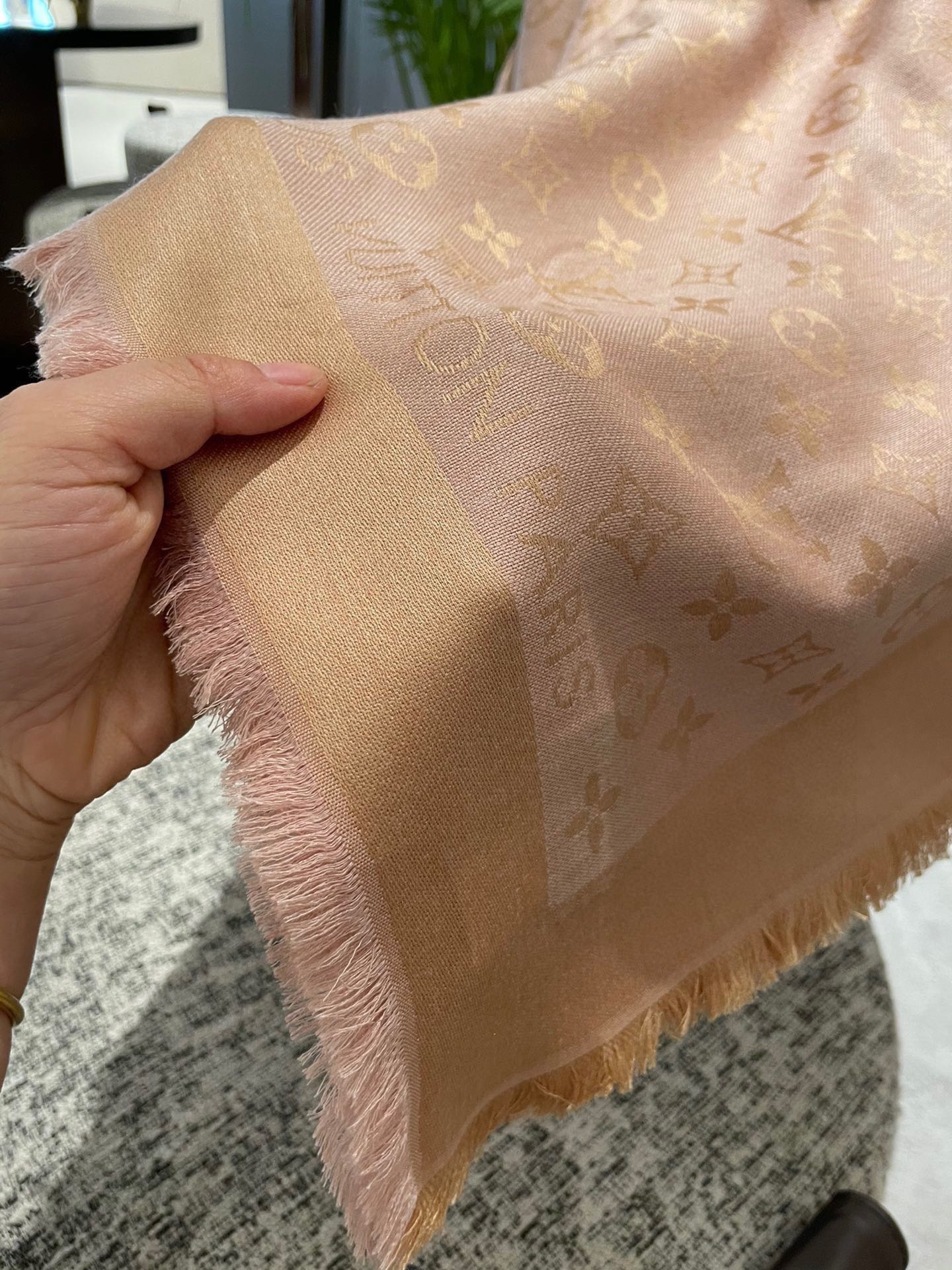 Streetwear Scarf LV 328943 SIZE:140*140cm - vstockx