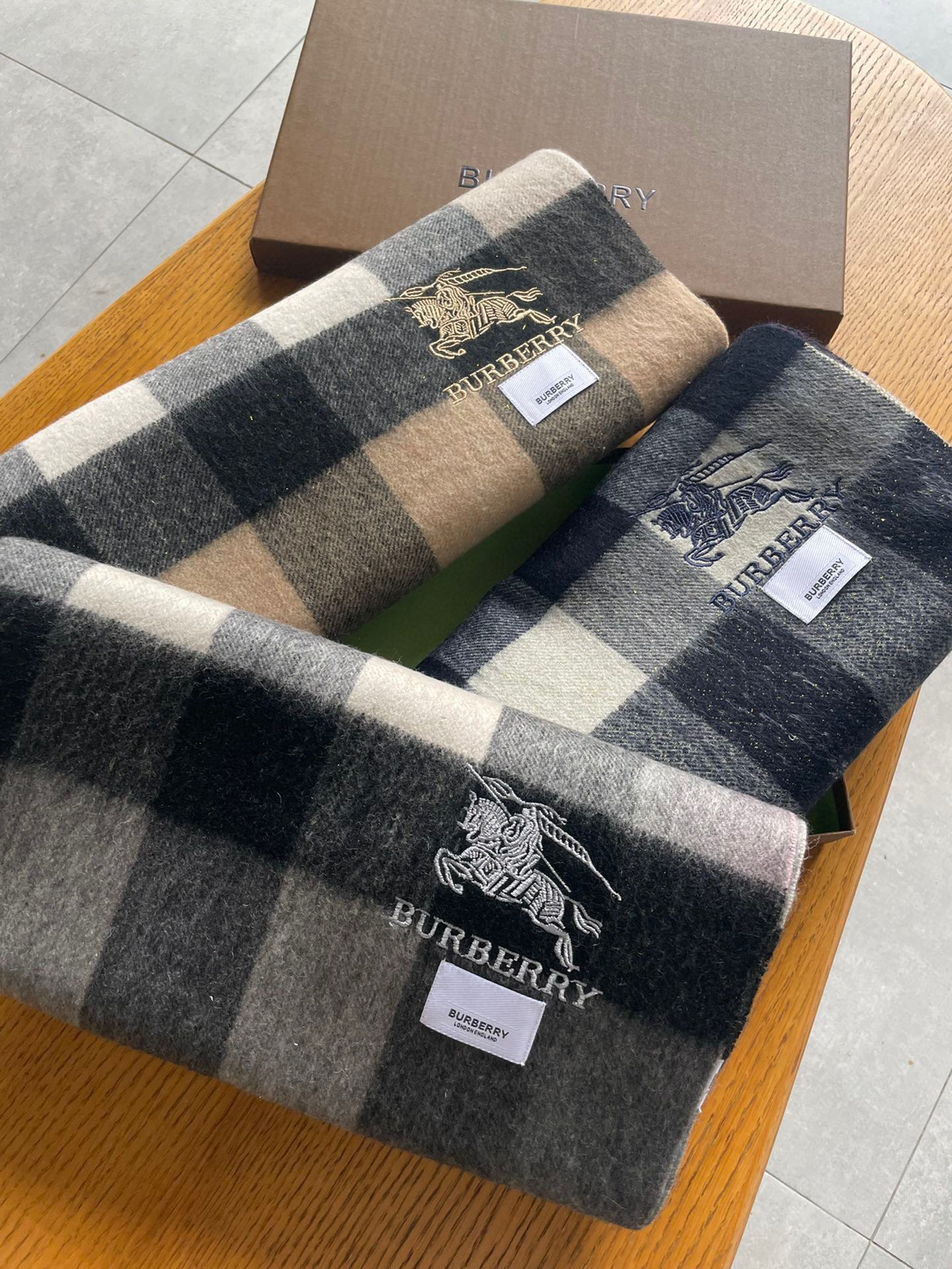 Streetwear Scarf Burberry 329082 size:70*200cm - vstockx