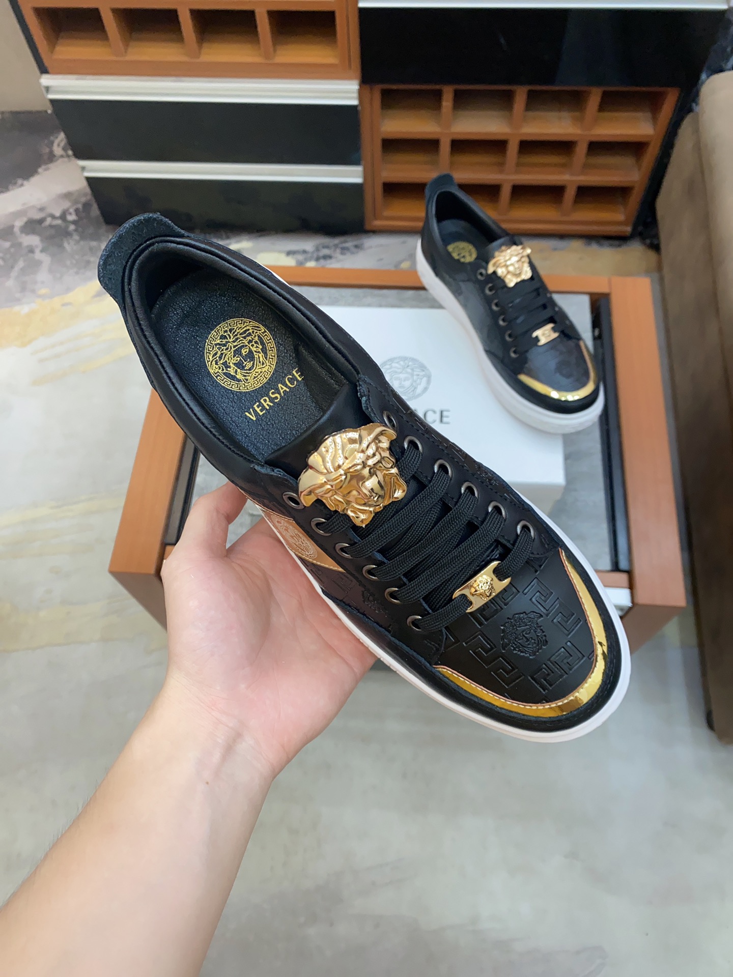Versace Greca Sneaker 11 - vstockx