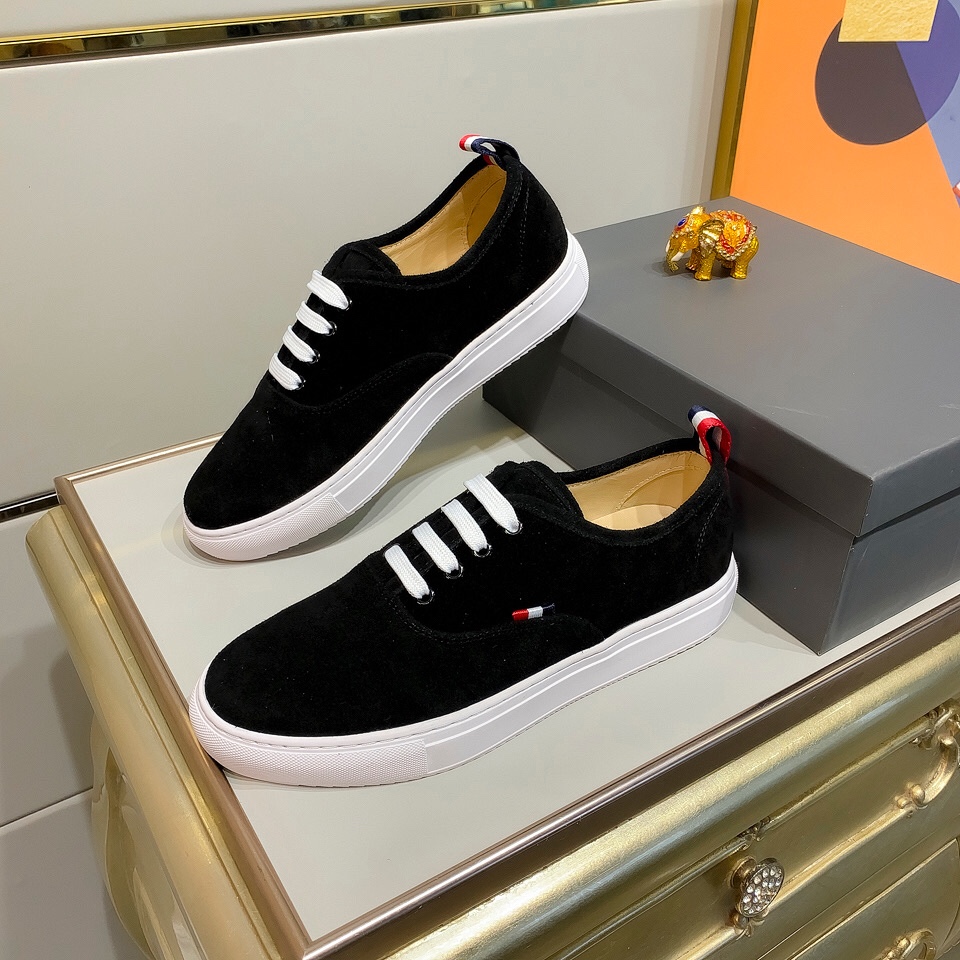 Thom Browne Low Top Sneaker 19 - vstockx